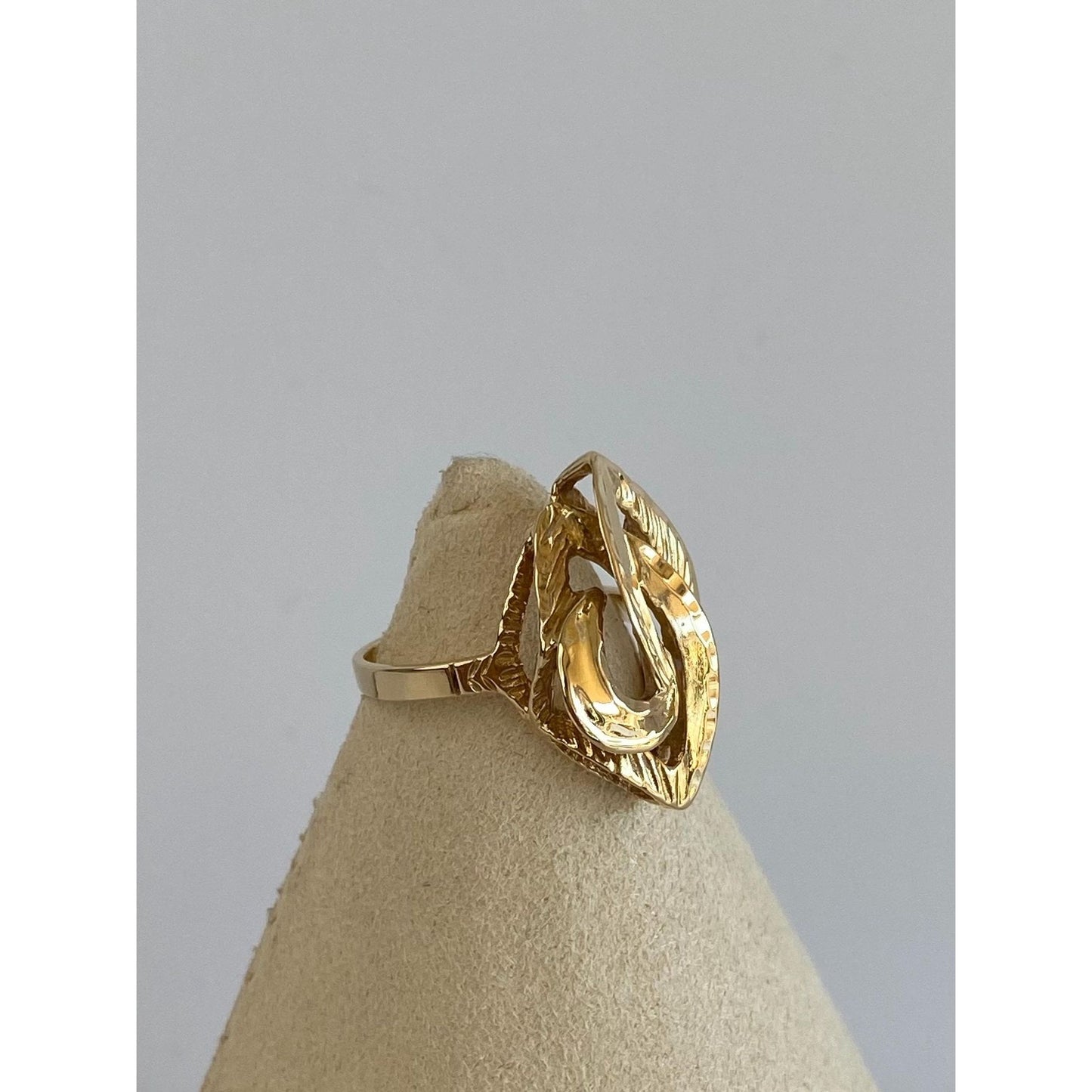 Vintage Solid 18k Yellow Gold Diamond Cut Ring - Size 6