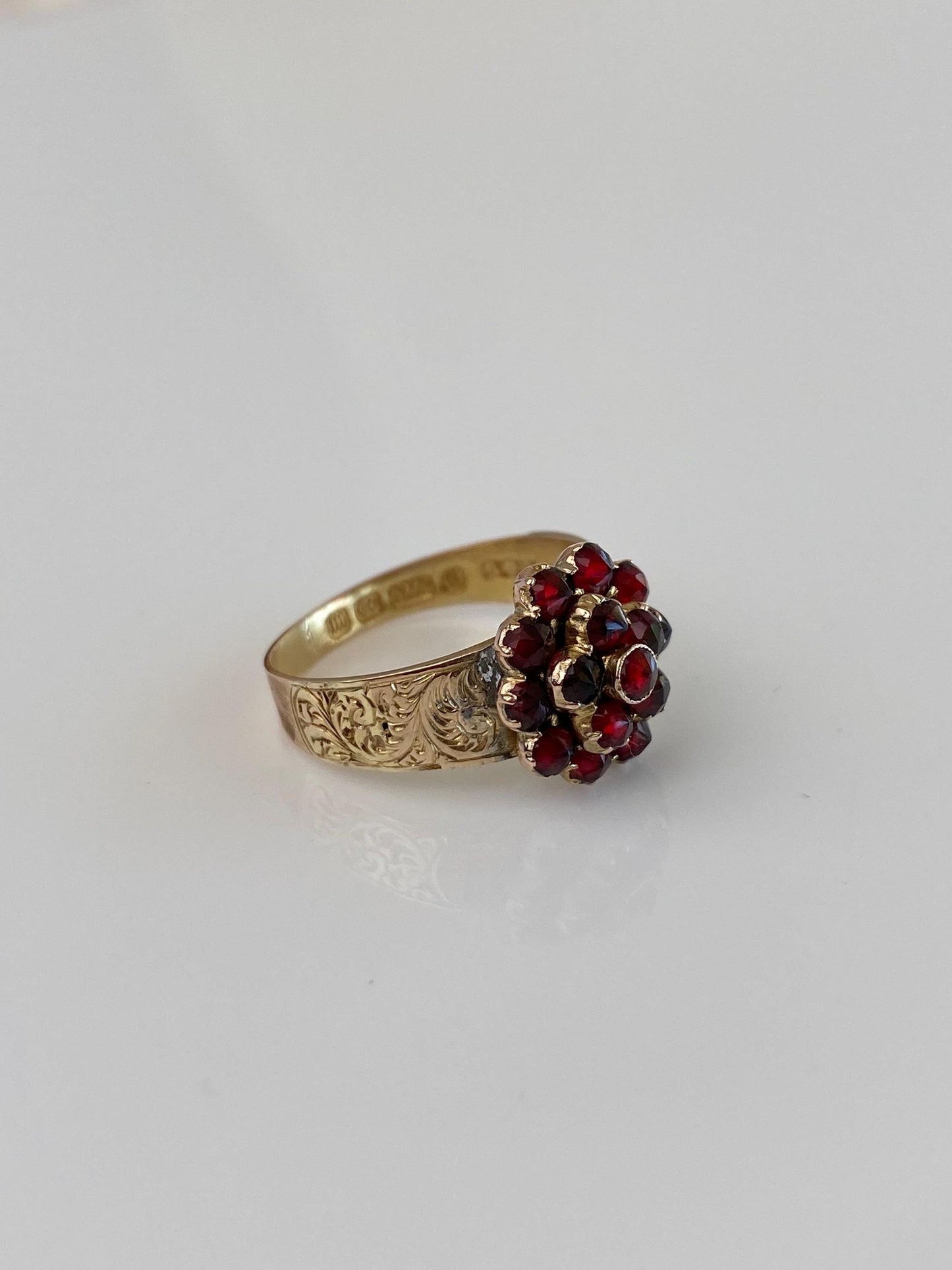 Vintage Solid 9k Yellow Gold Garnet Cluster Designed Ring - Size 7