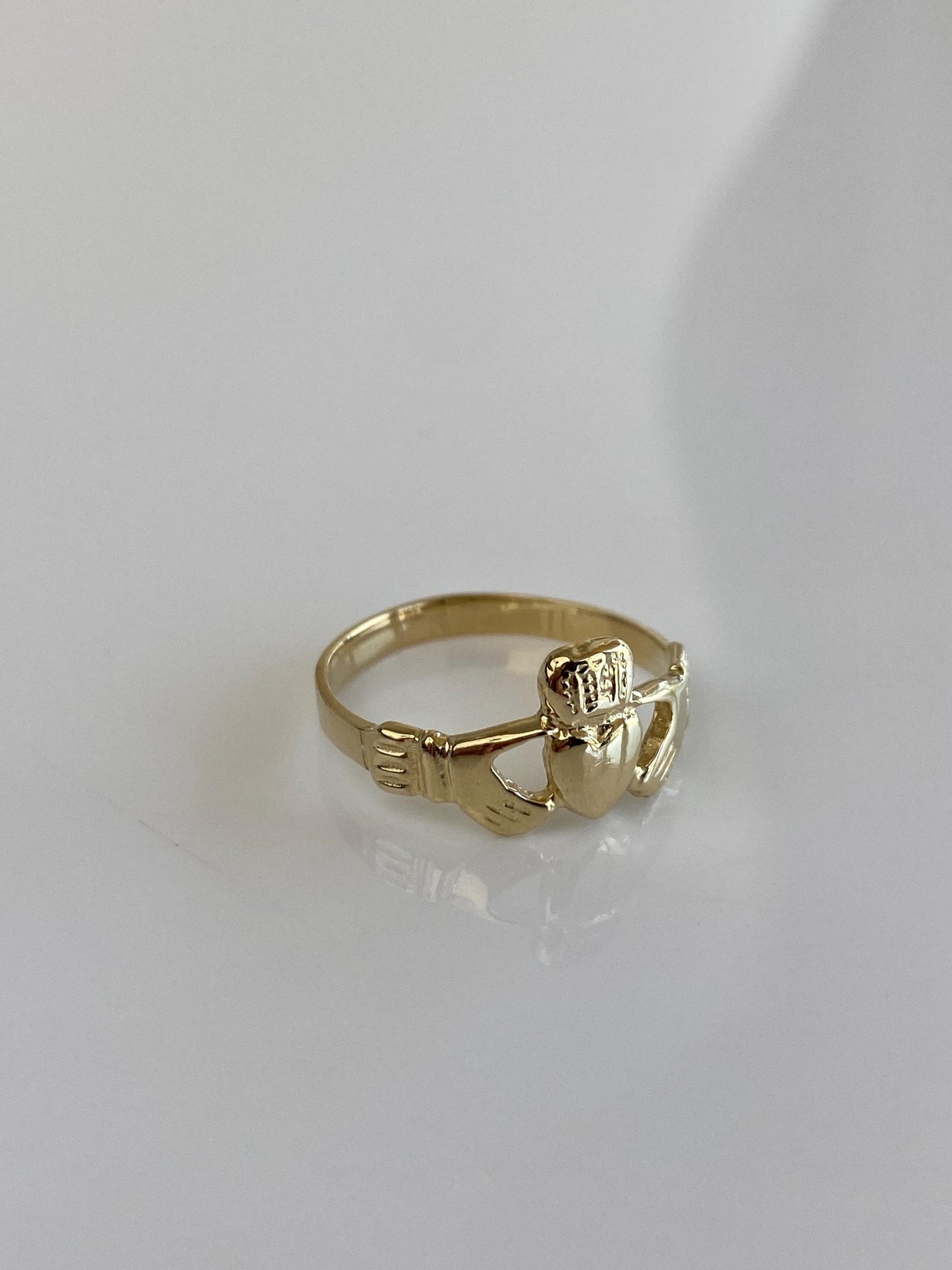 Vintage Solid 14k Yellow Gold Claddaugh Ring - Size 6.25