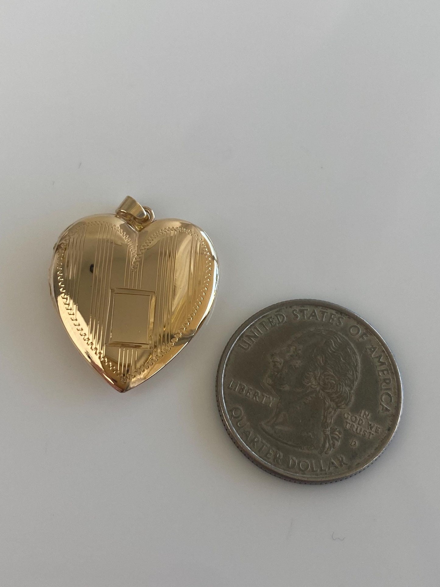 Vintage Solid 14k Yellow Gold Lined Design Heart Locket Charm