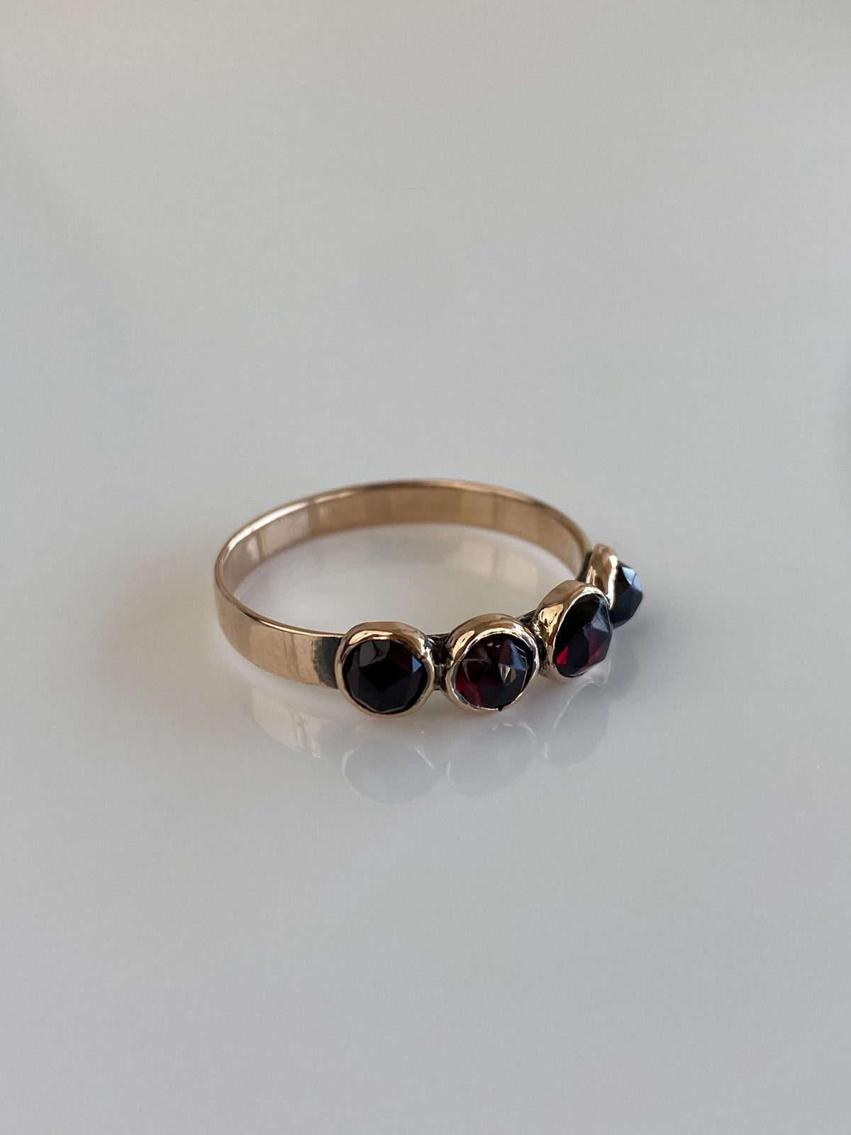 Vintage Solid 9k Rosey Gold Garnet Row Ring - Size 9.25