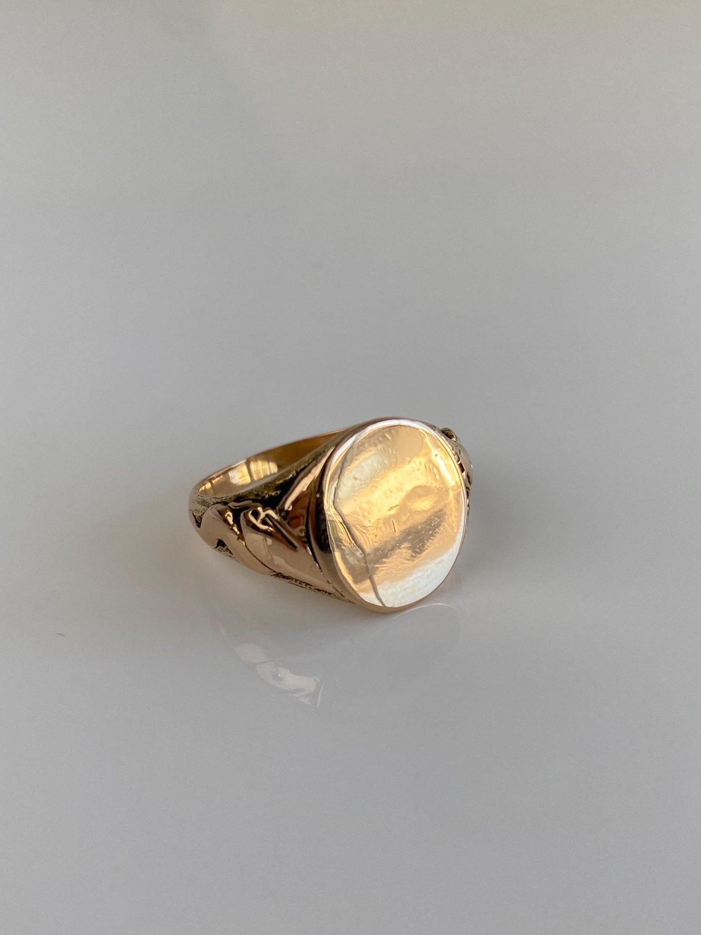 Vintage Solid 14k Yellow Gold Design Signet Ring - Size 5
