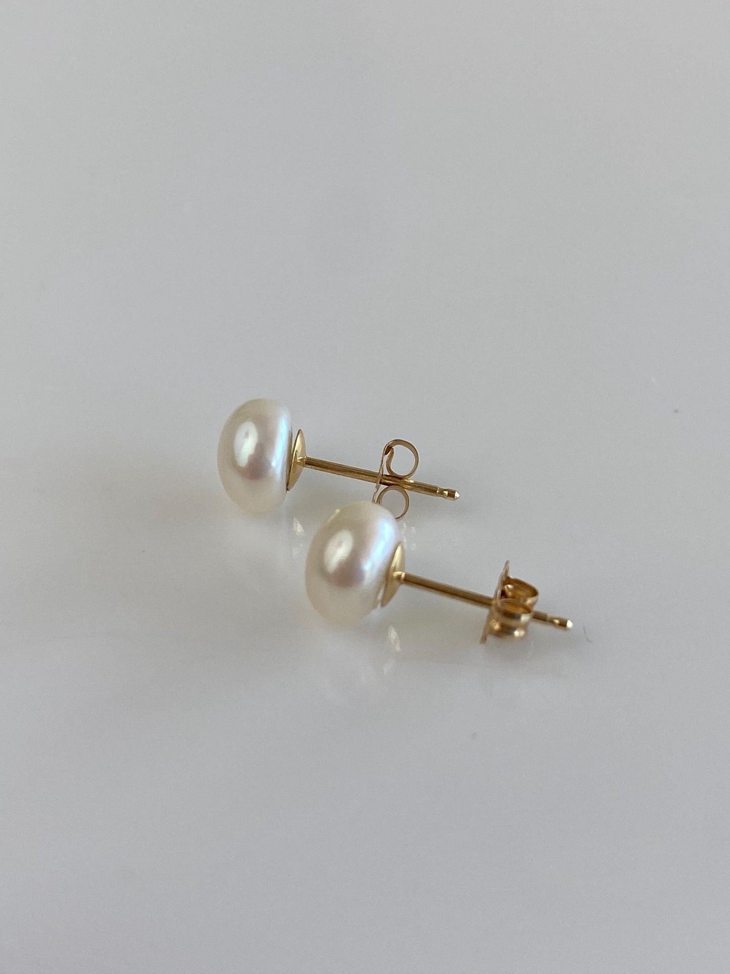 Vintage Solid 14k Yellow Gold Pearl Stud Earrings