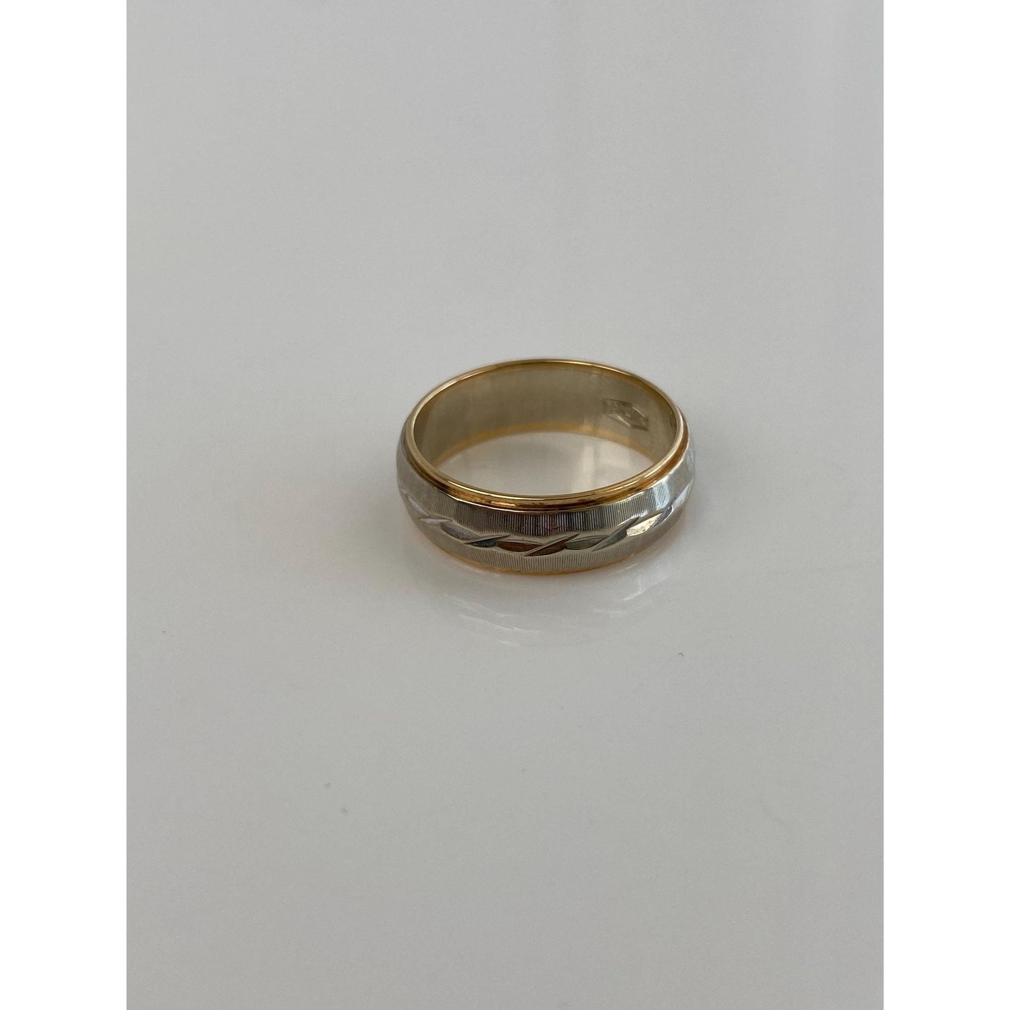 Vintage Solid 14k White & Yellow Gold Diamond Cut Ring Band - Size 7.25