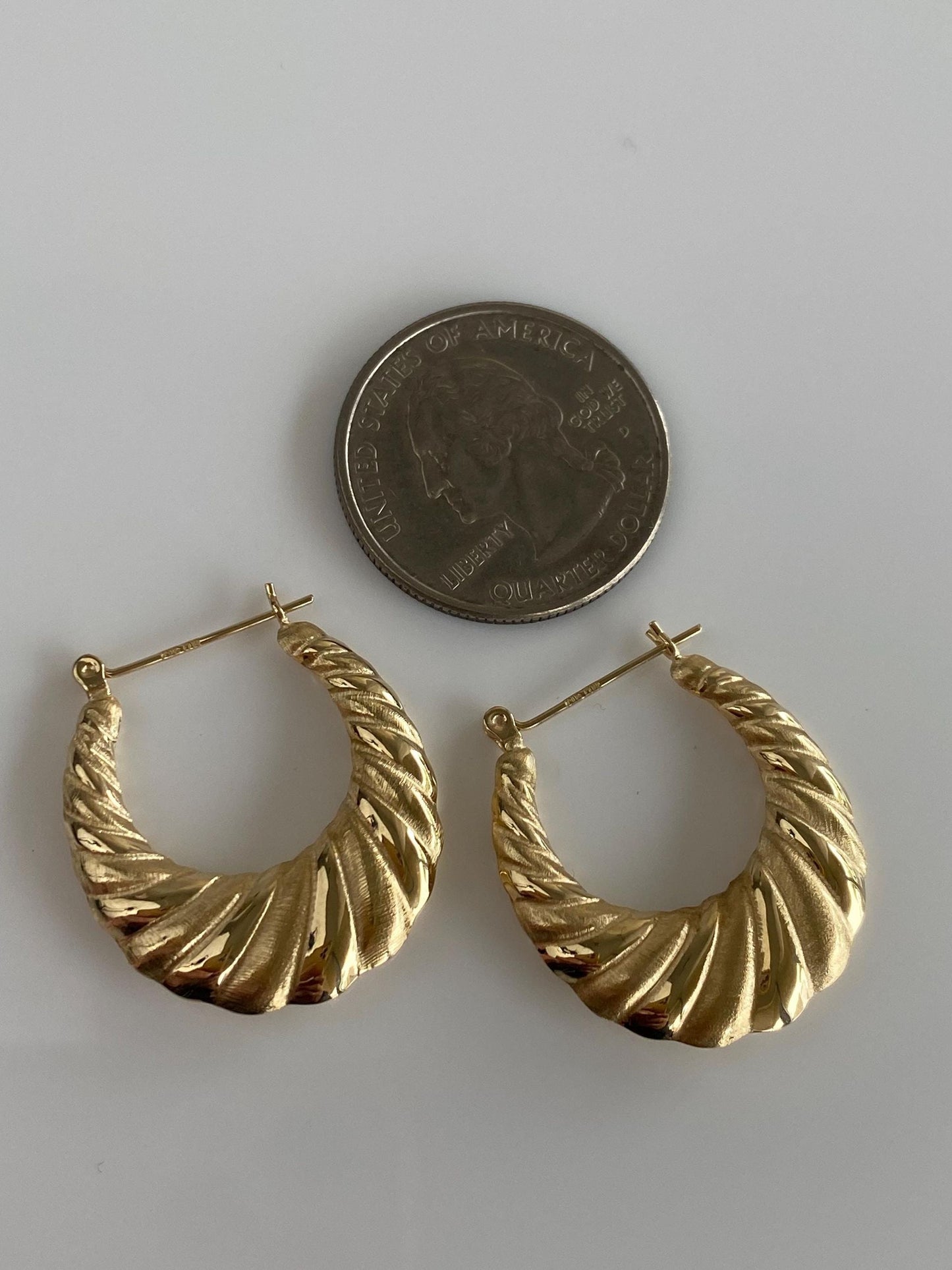 Vintage 14k Yellow Gold Scalloped Hoop Earrings