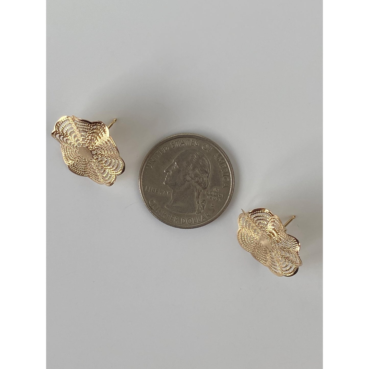 Vintage Solid 14k Yellow Gold Wavy Scalloped Stud Earrings