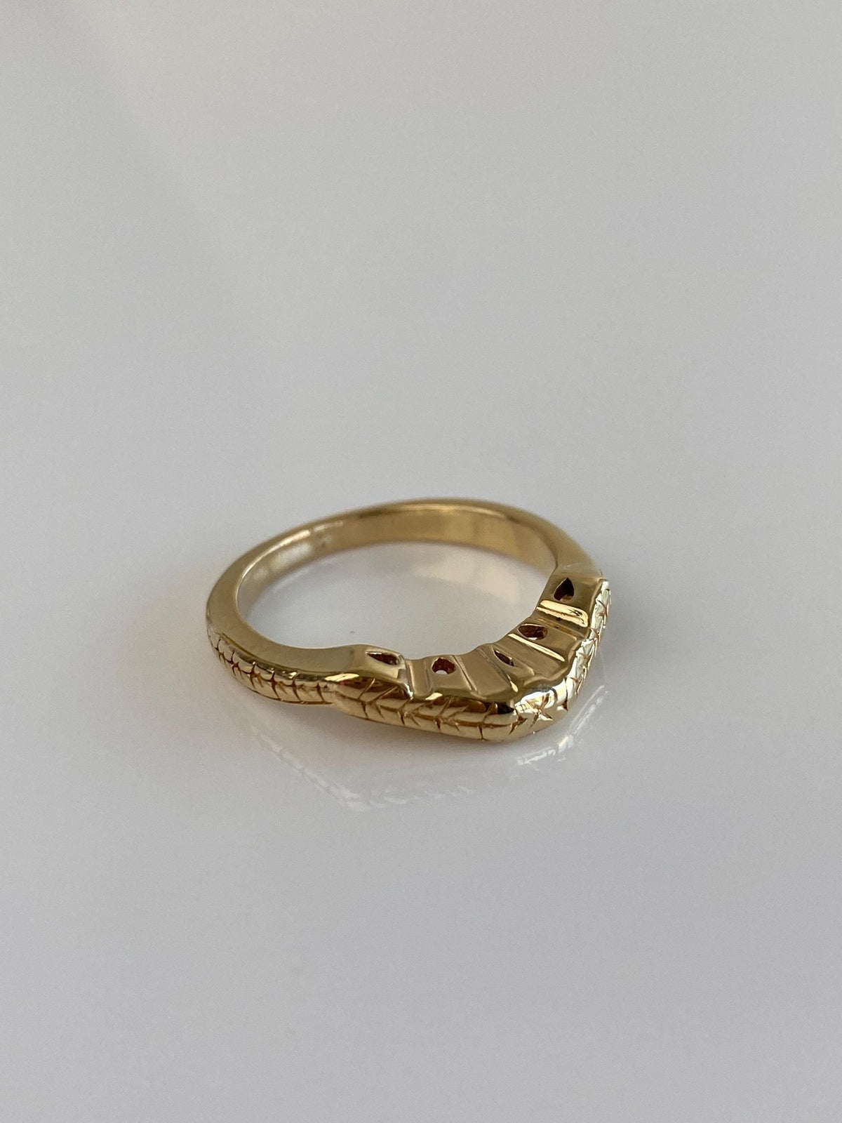 Vintage Solid 14k Yellow Gold Designed Chevron Ring - Size 6.75