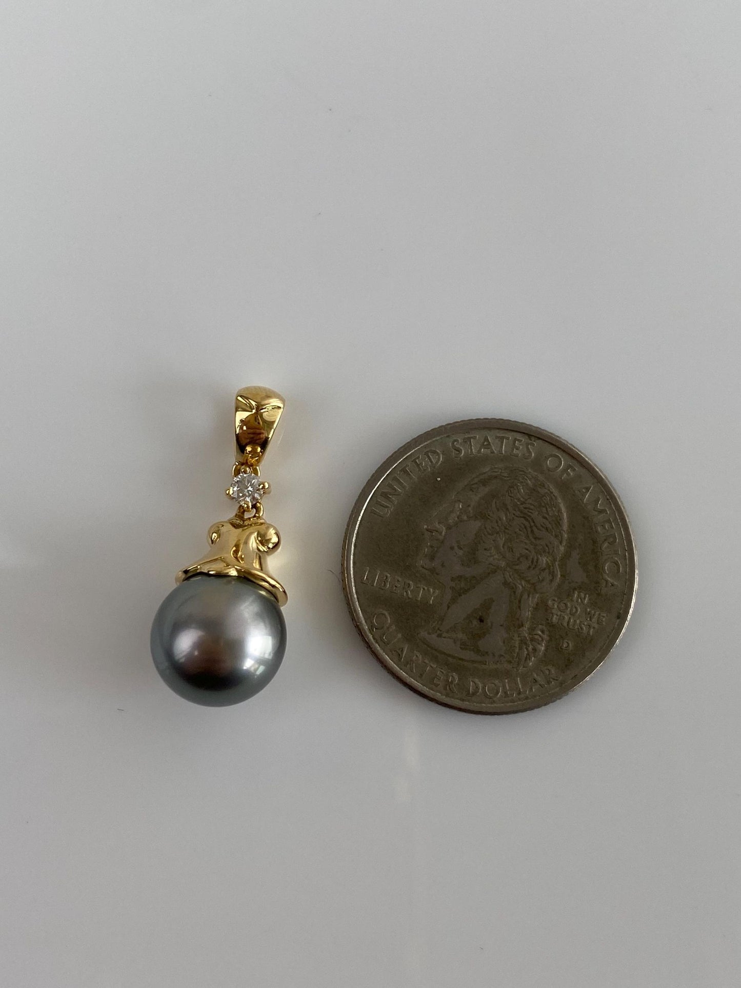 Vintage Solid 18k Yellow Gold Diamond Peacock Pearl Charm