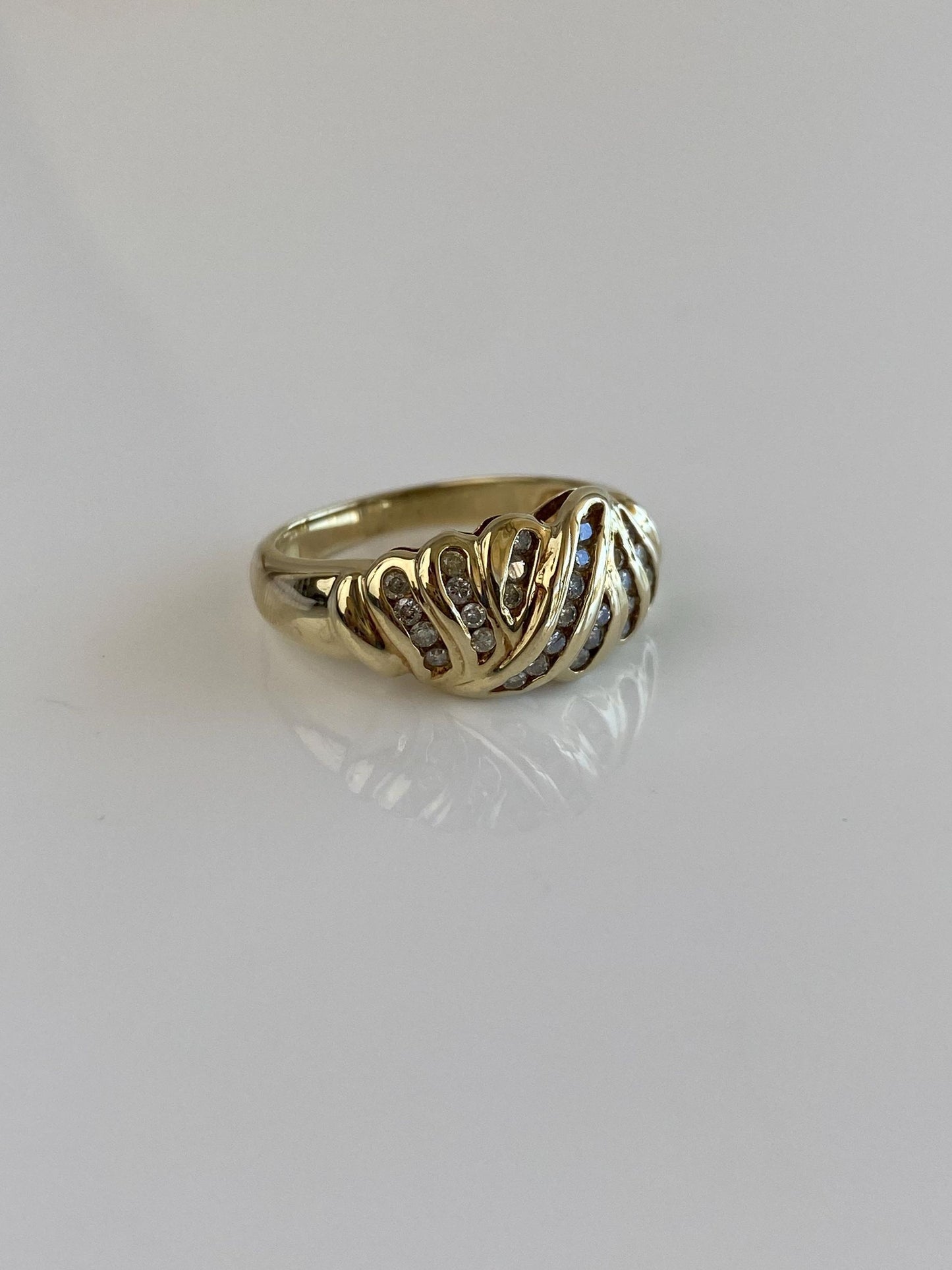Vintage Solid 10k Yellow Gold Diamond Twist Ring - Size 6.75