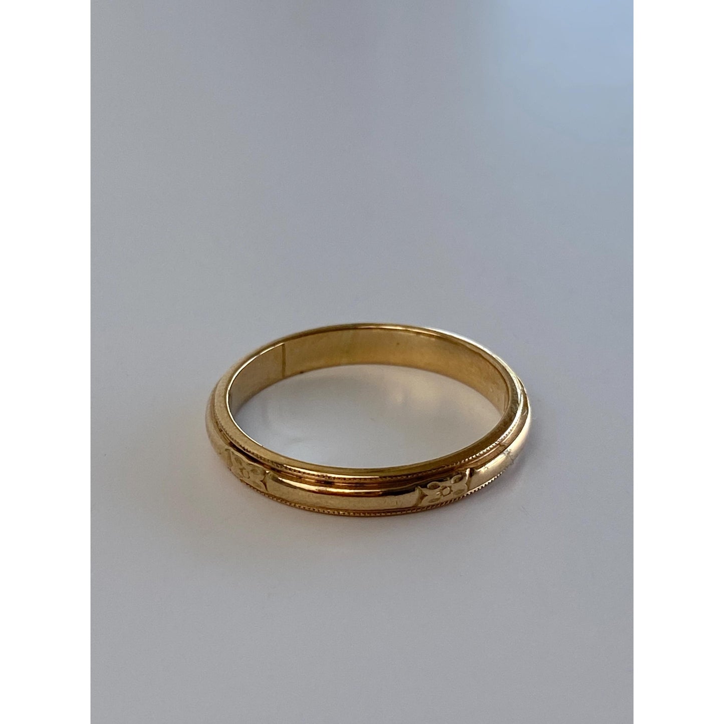 Vintage Solid 14k Yellow Gold Designed Ring Band - Size 5.75