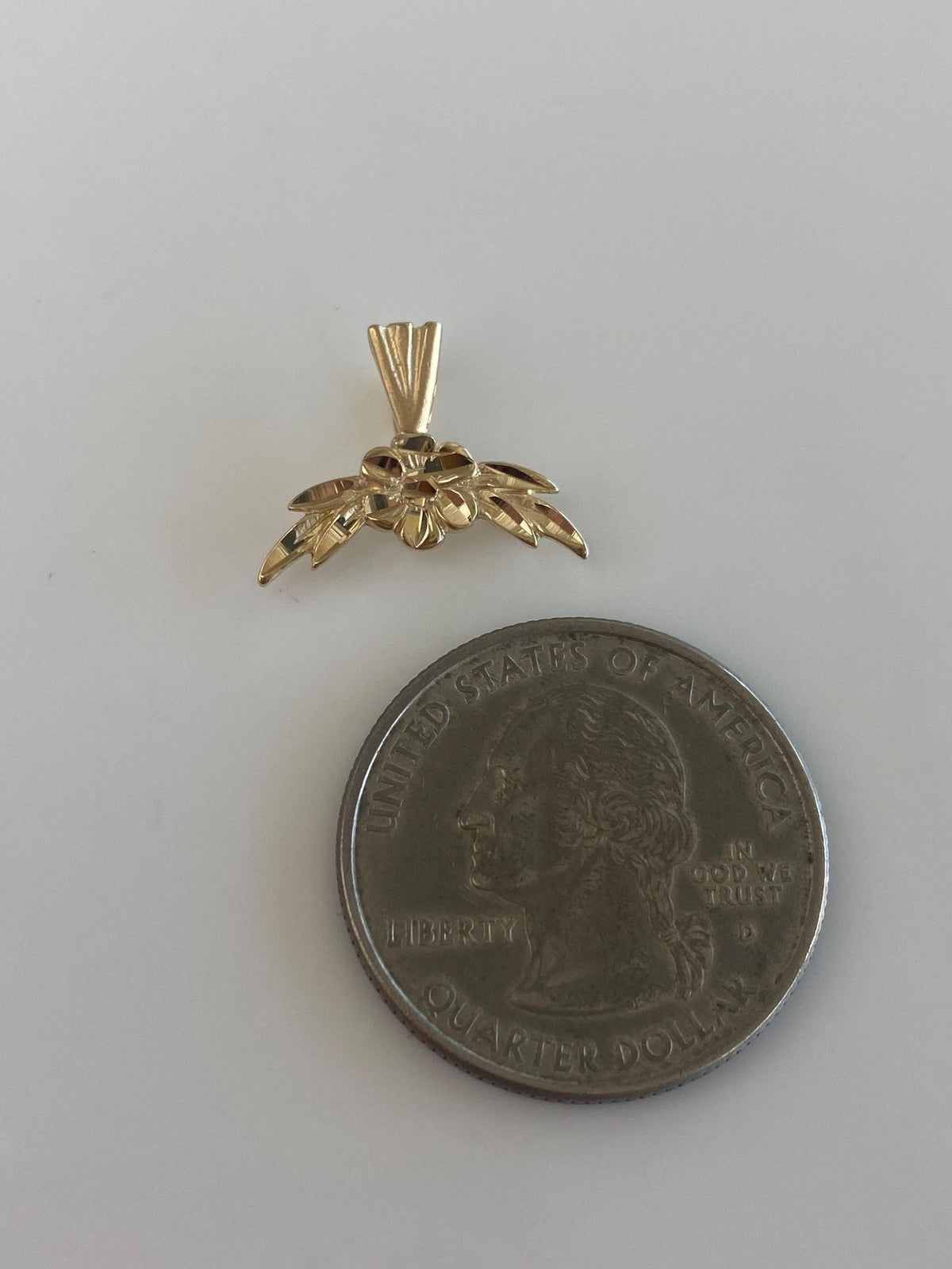 Vintage Solid 14k Yellow Gold Diamond Cut Floral Charm