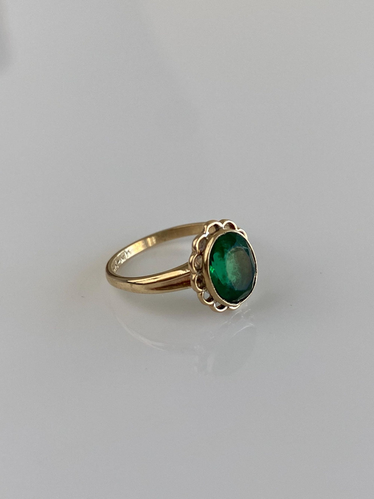 Vintage Solid 10k Yellow Gold Green Cubic Zirconia Ring - Size 3.25