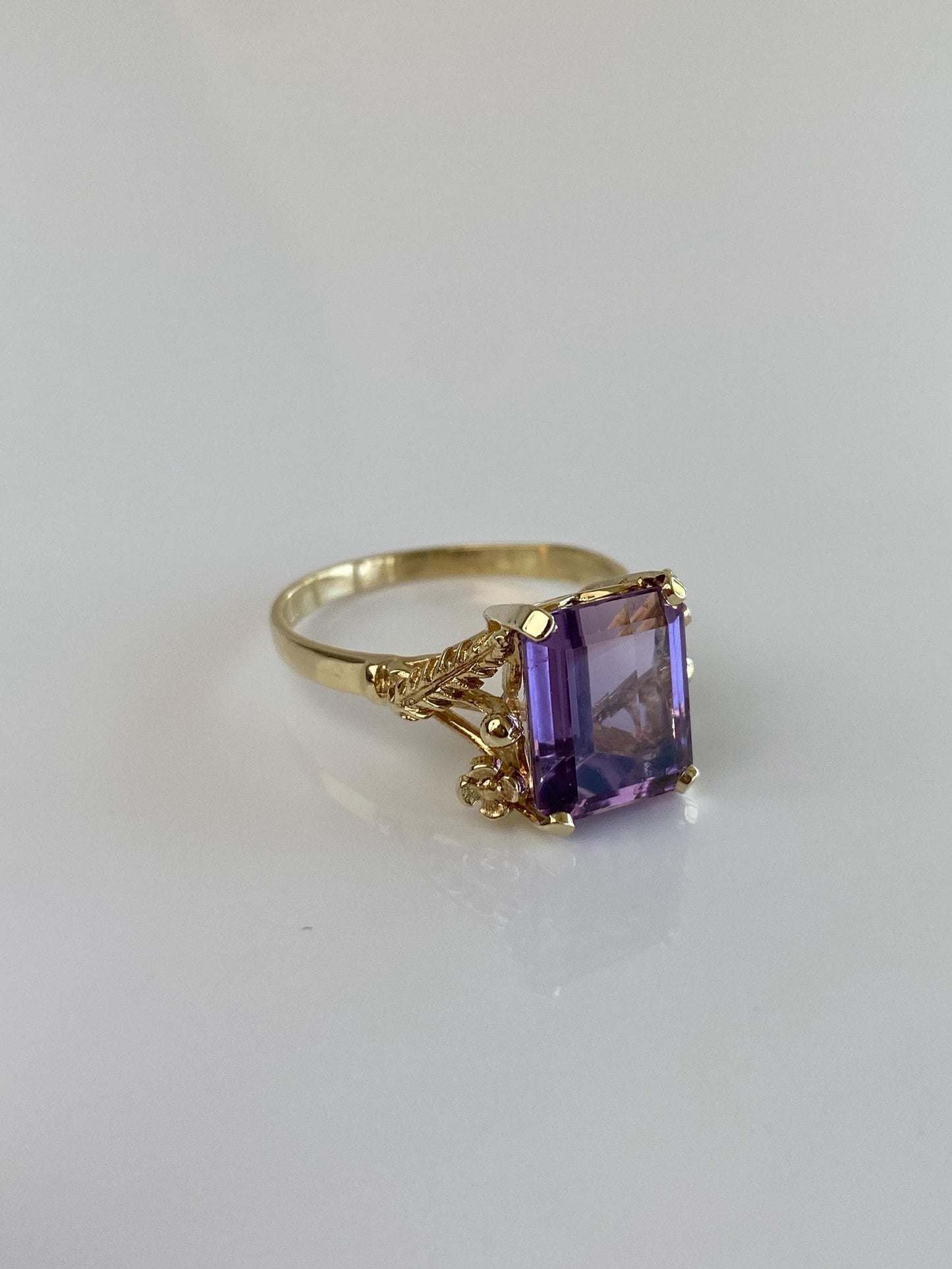 Vintage Solid 14k Yellow Gold Amethyst Flowers Ring - Size 10