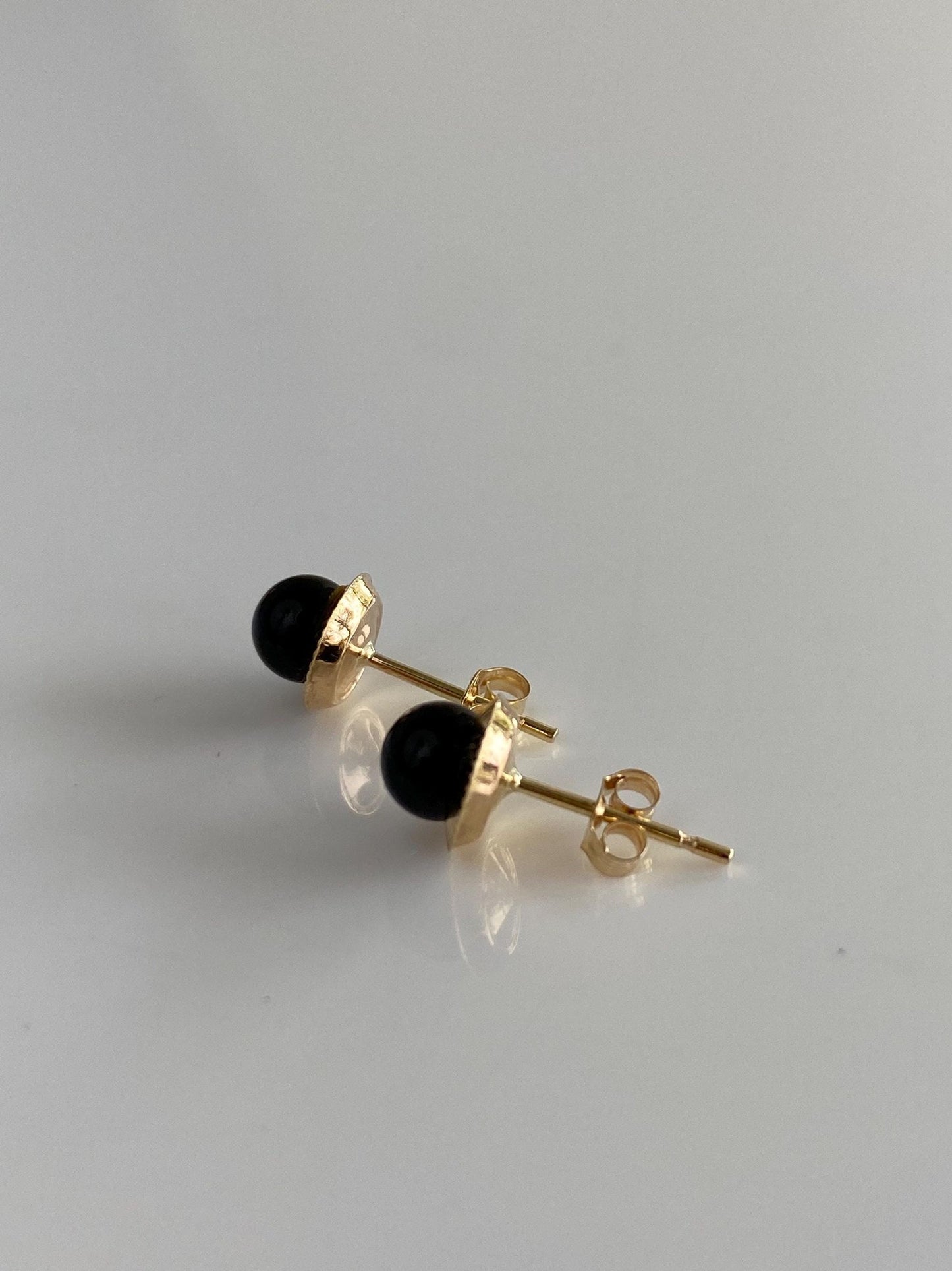 Vintage Solid 14k Yellow Gold Engine Turned Onyx Stud Earrings