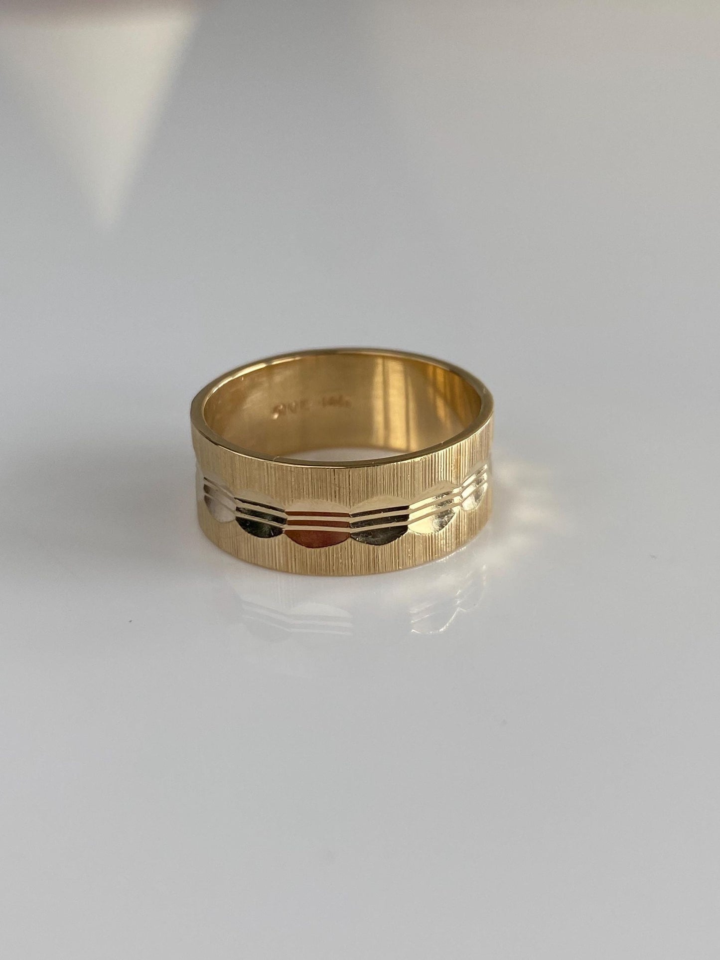 Vintage Solid 14k Yellow Gold Faceted Textured Ring Band - Size 8.5