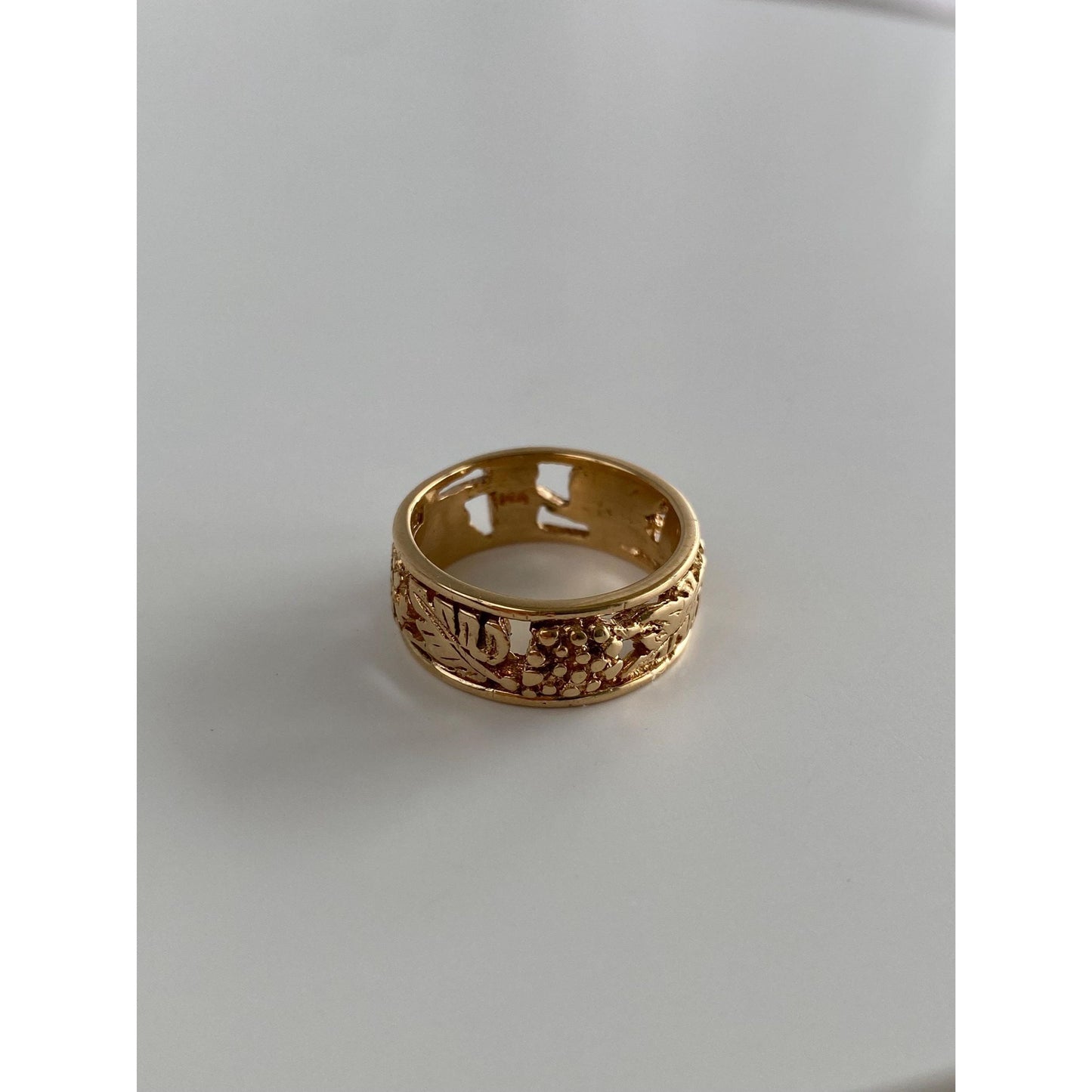 Solid 14k Yellow Gold Grapevine Ring Band - Size 6.75