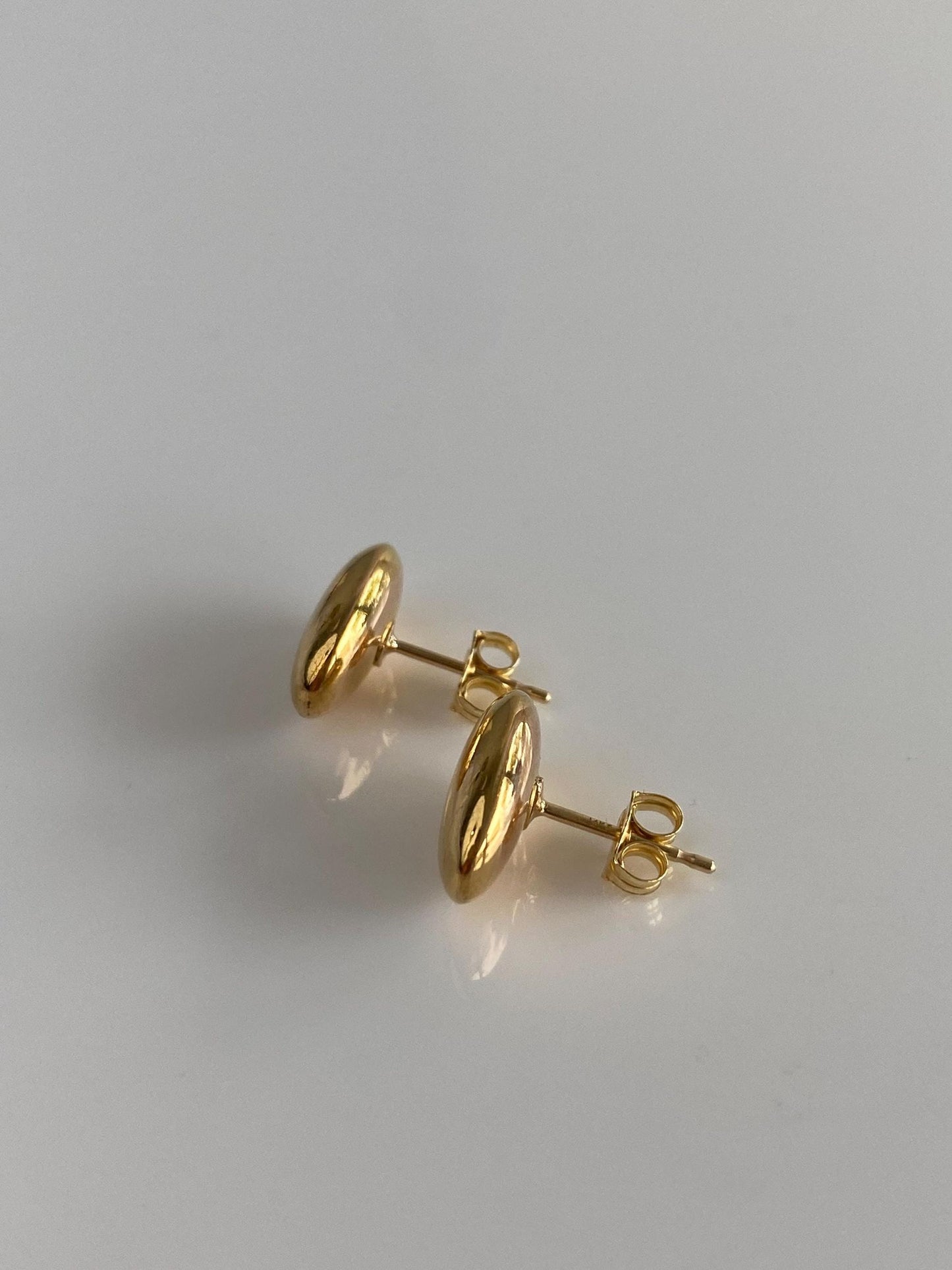Vintage 18k Yellow Gold Domed Oval Stud Earrings