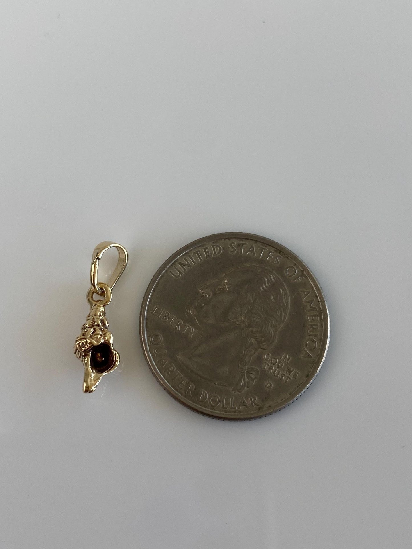Vintage Solid 14k Yellow Gold Shell Charm