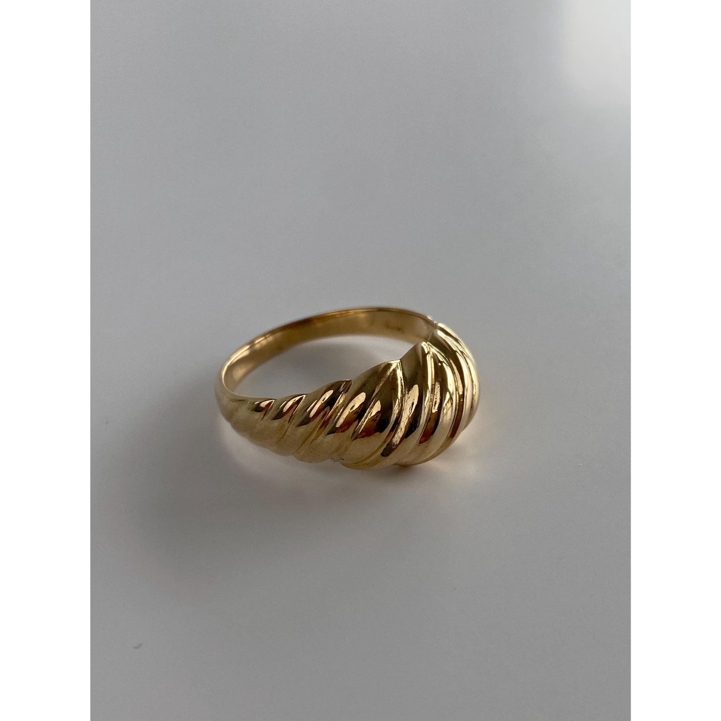 Solid 14k Yellow Gold Scalloped Ring - Size 8.25