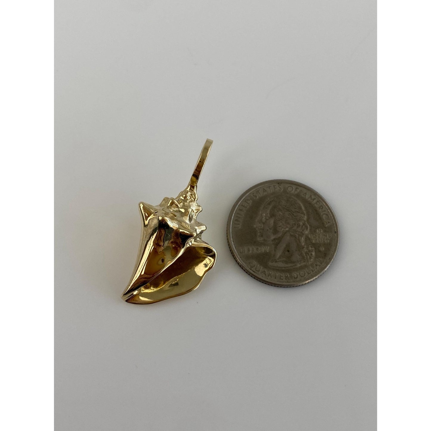 Vintage Solid 14k Yellow Gold Seashell Charm