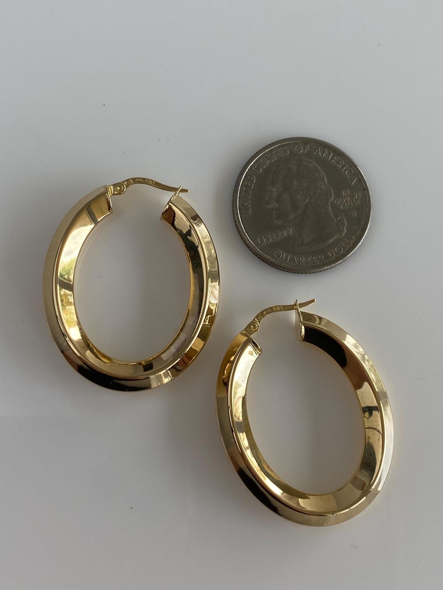Vintage 18k Yellow Gold Beveled Oval Hoop Earrings