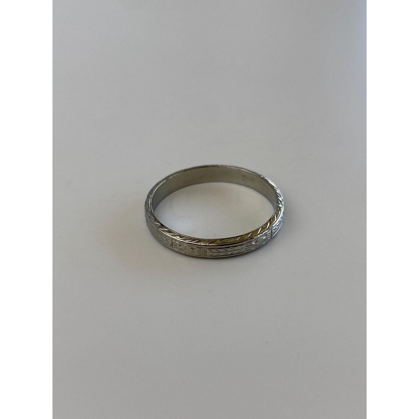 Vintage Solid 18k White Gold Designed Ring Band - Size 10.75