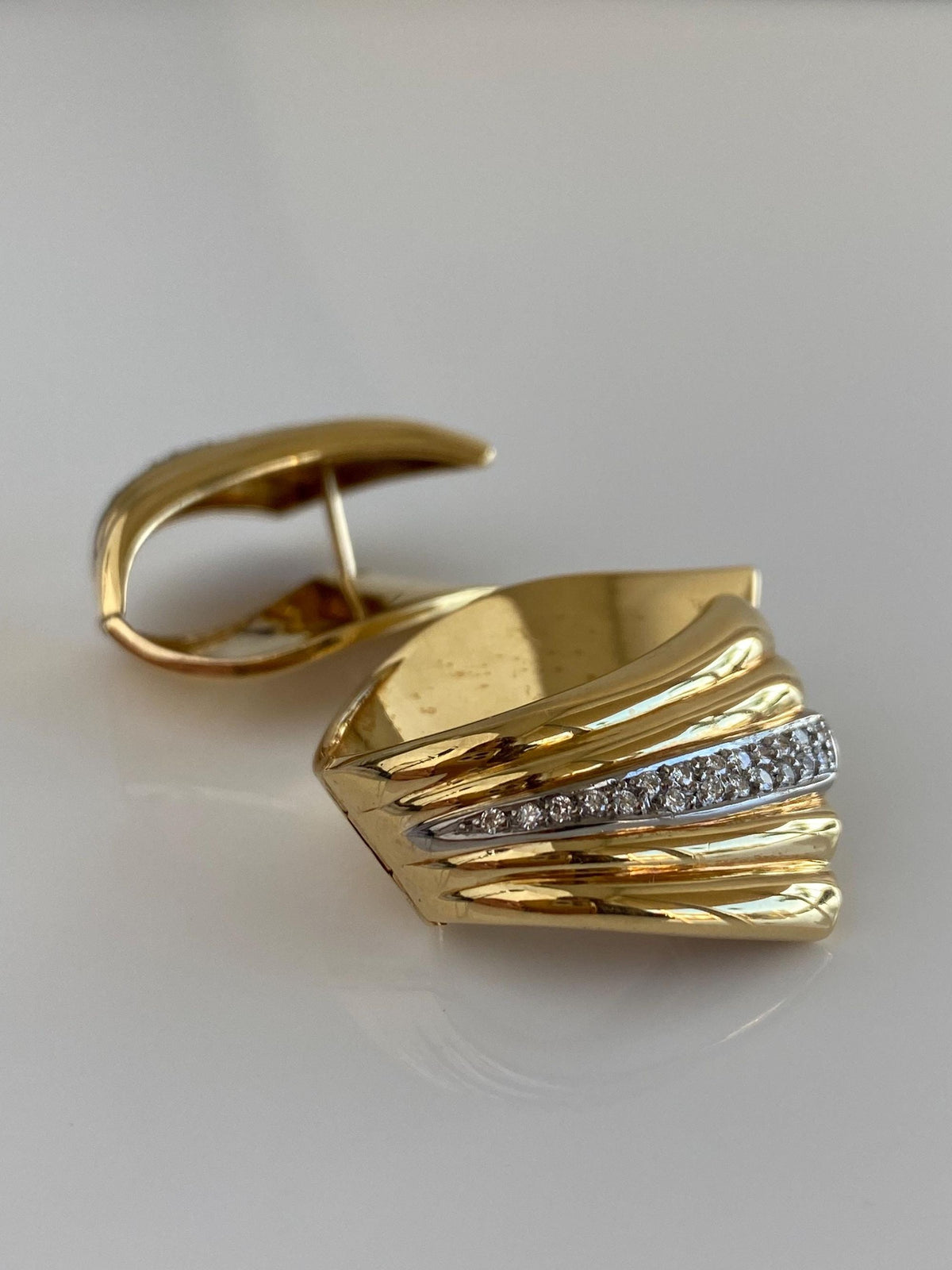 Vintage Solid 18k Yellow Gold Diamonds Fluted Drop Earrings