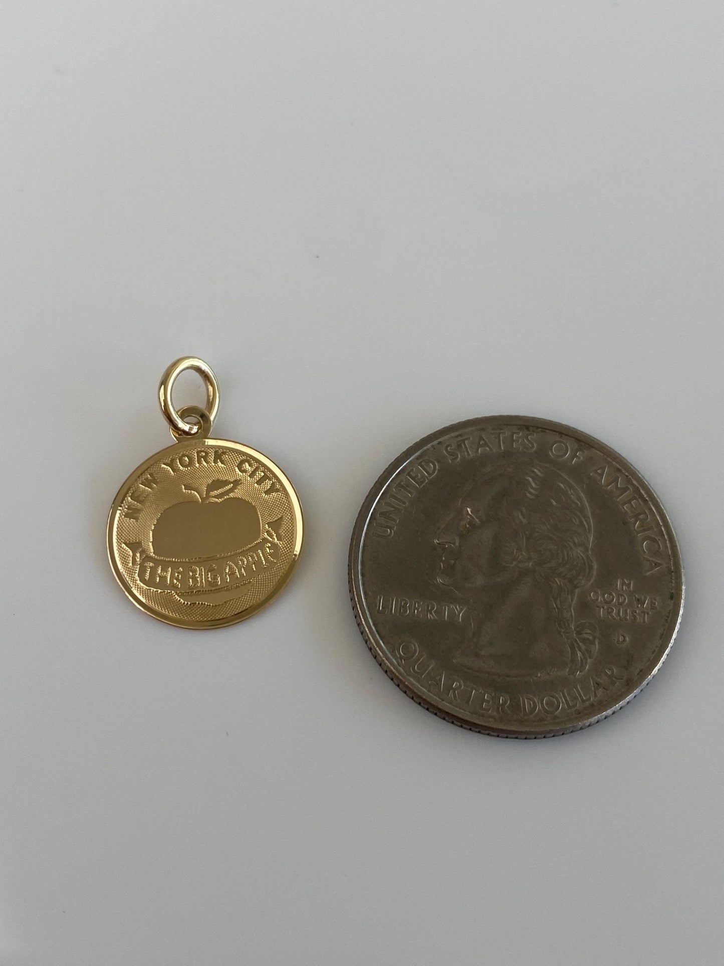 Vintage Solid 14k Yellow Gold New York City 'The Big Apple' Charm