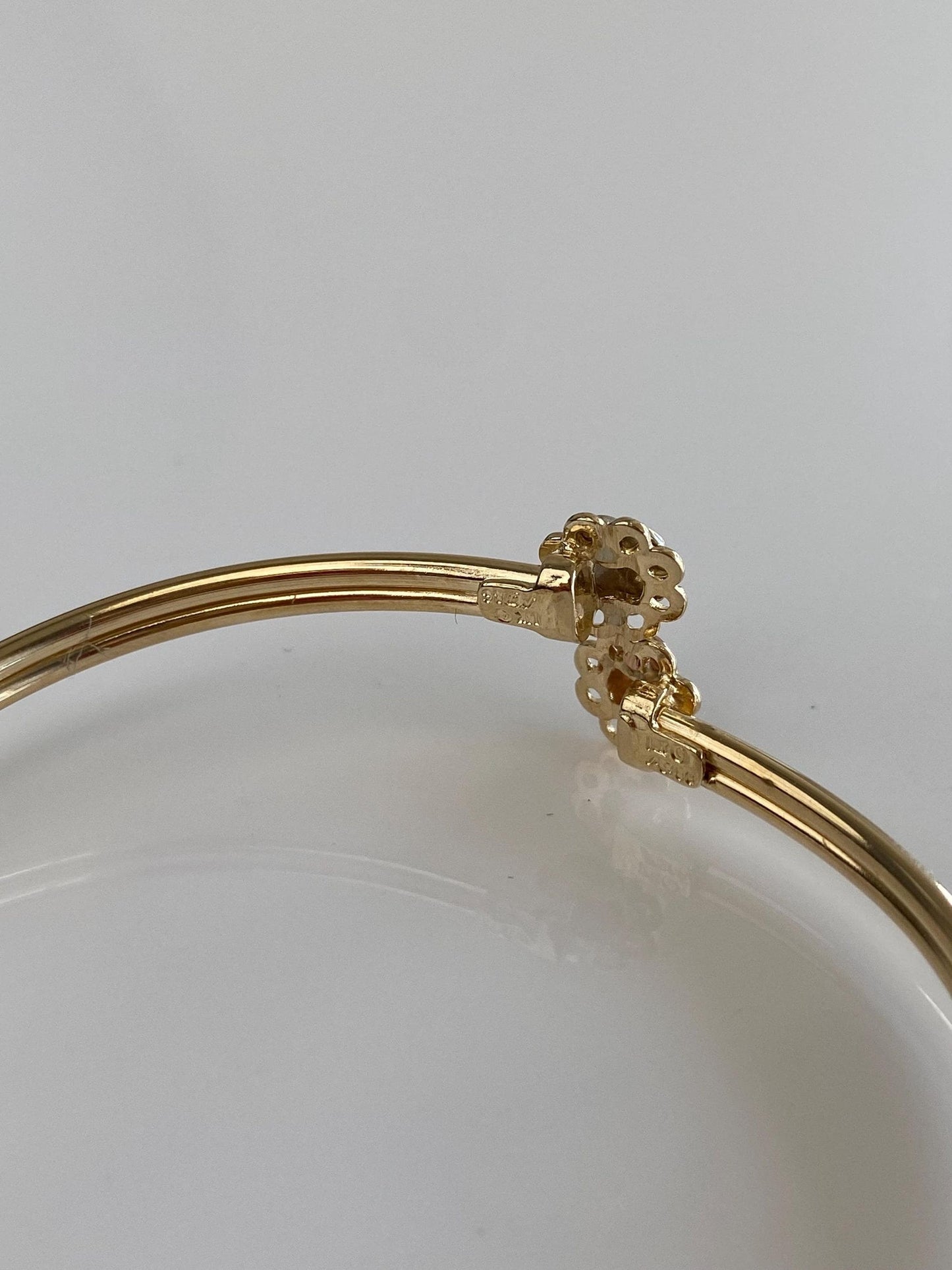 Vintage 14k Tri Tone Gold Diamond Cut Roses Flexible Bangle Bracelet - 6.5 Inches