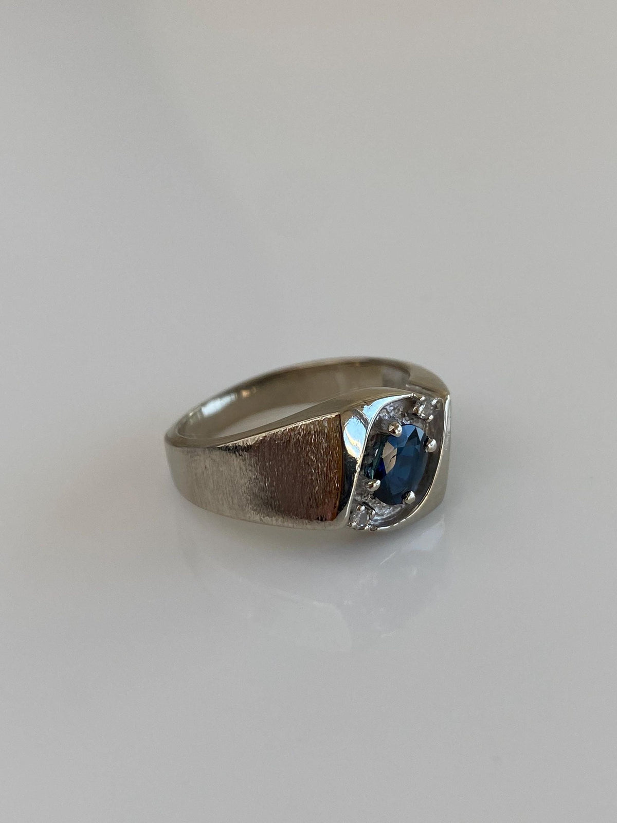 Vintage Solid 10k White Gold Diamonds Blue Sapphire Ring Band - Size 8.5