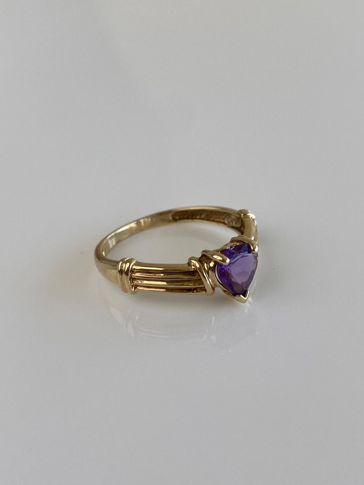 Vintage Solid 10k Yellow Gold Amethyst Heart Designed Ring - Size 7
