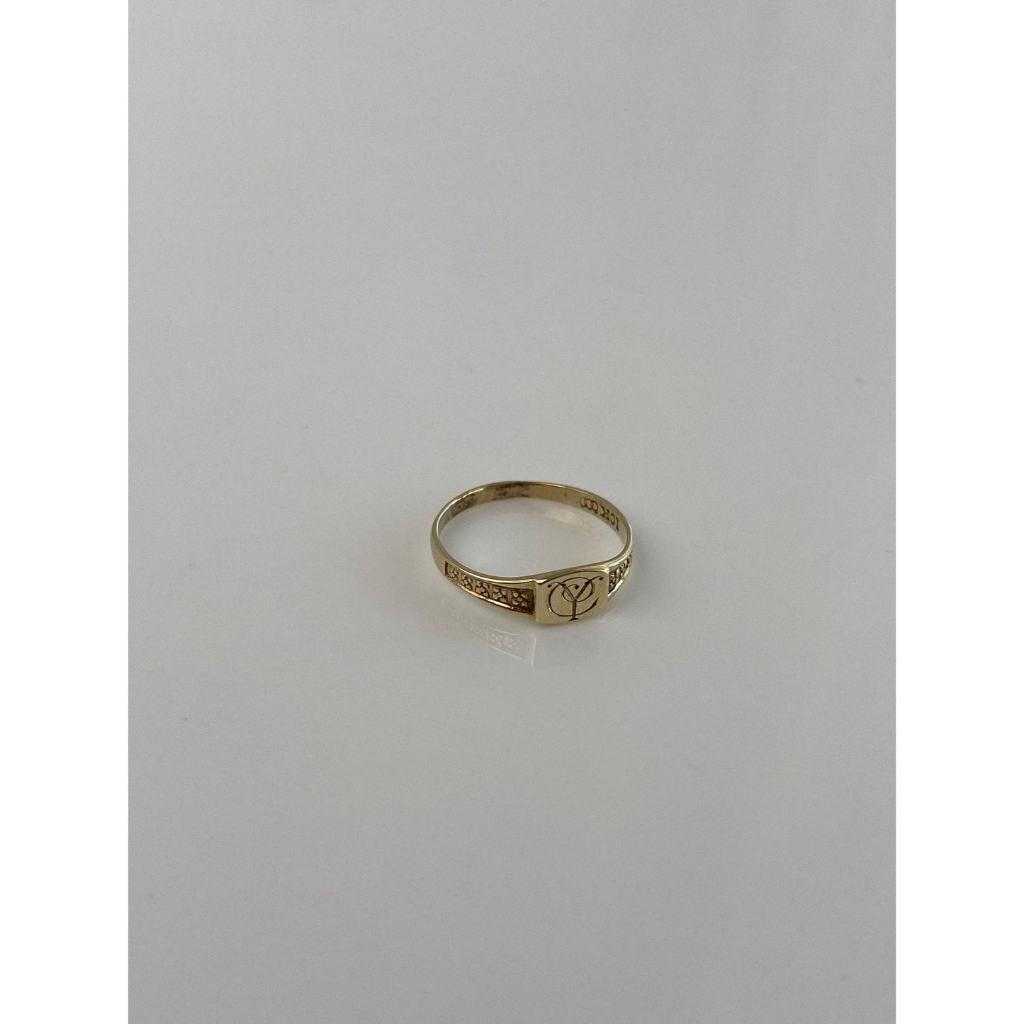 Vintage Solid 10k Yellow Gold Engraved Baby Signet Ring