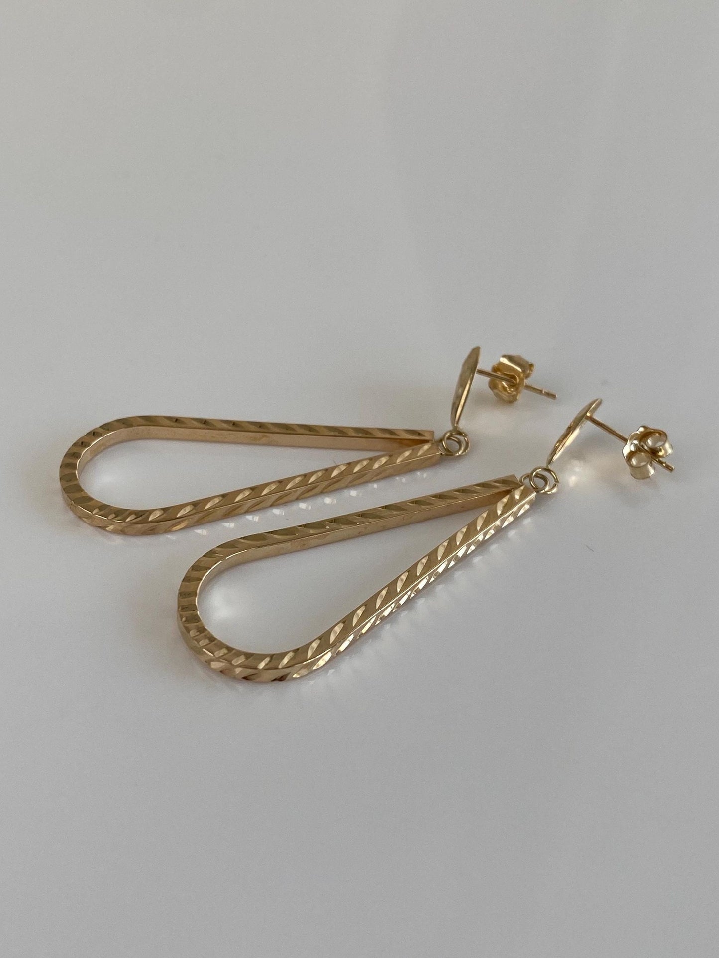 Vintage 14k Yellow Gold Design Teardrop Dangle Stud Earrings