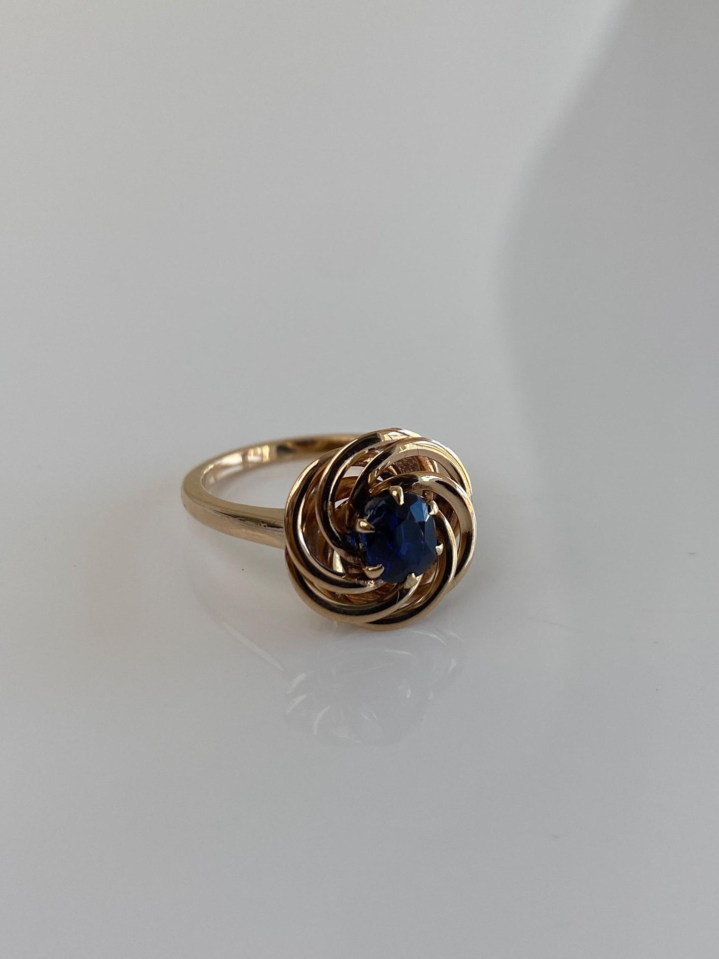Vintage Solid 14k Yellow Gold Blue Sapphire Knot Ring - Size 5.5