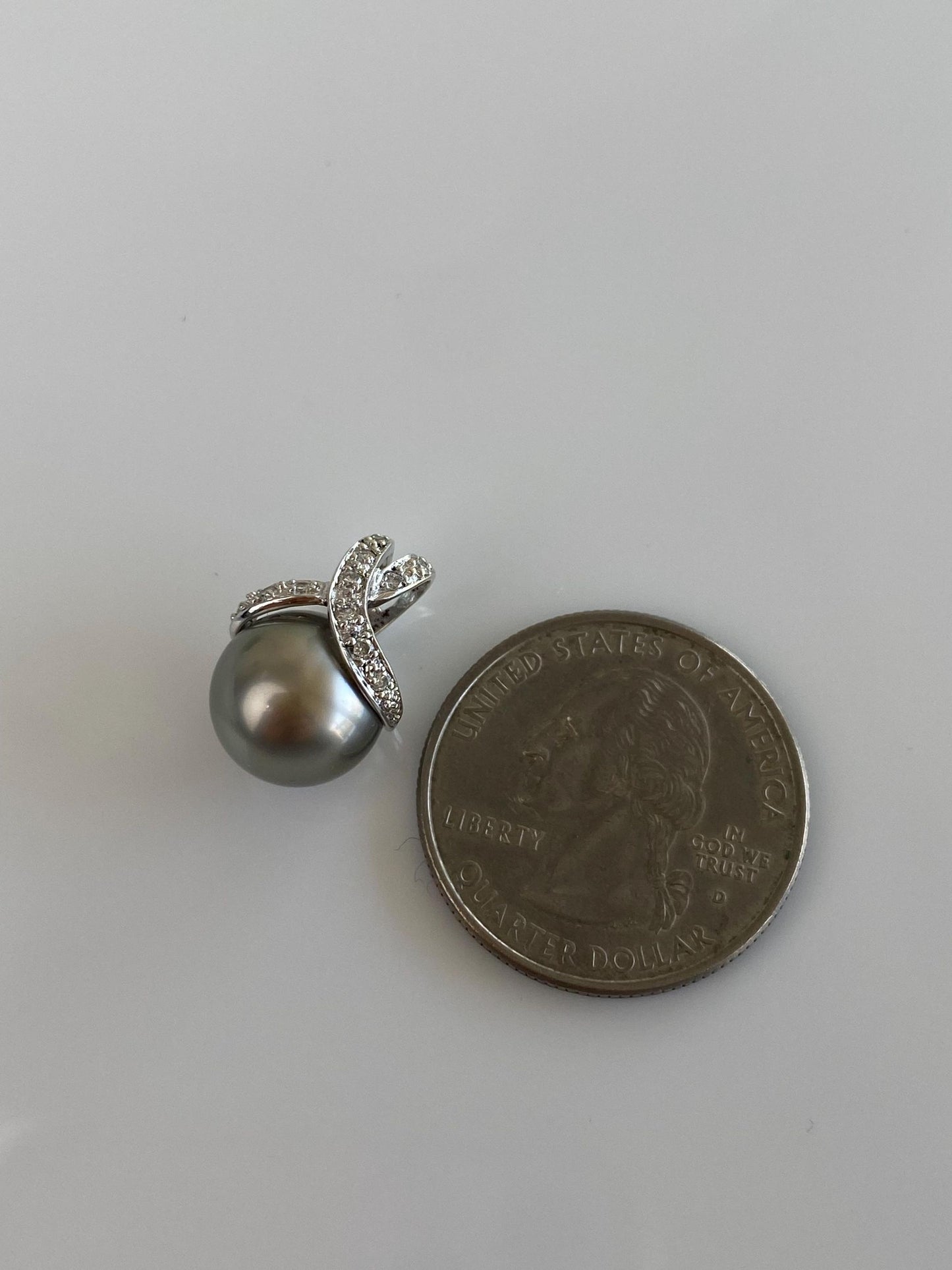 Vintage Solid 14k White Gold Diamonds Grey Pearl Charm