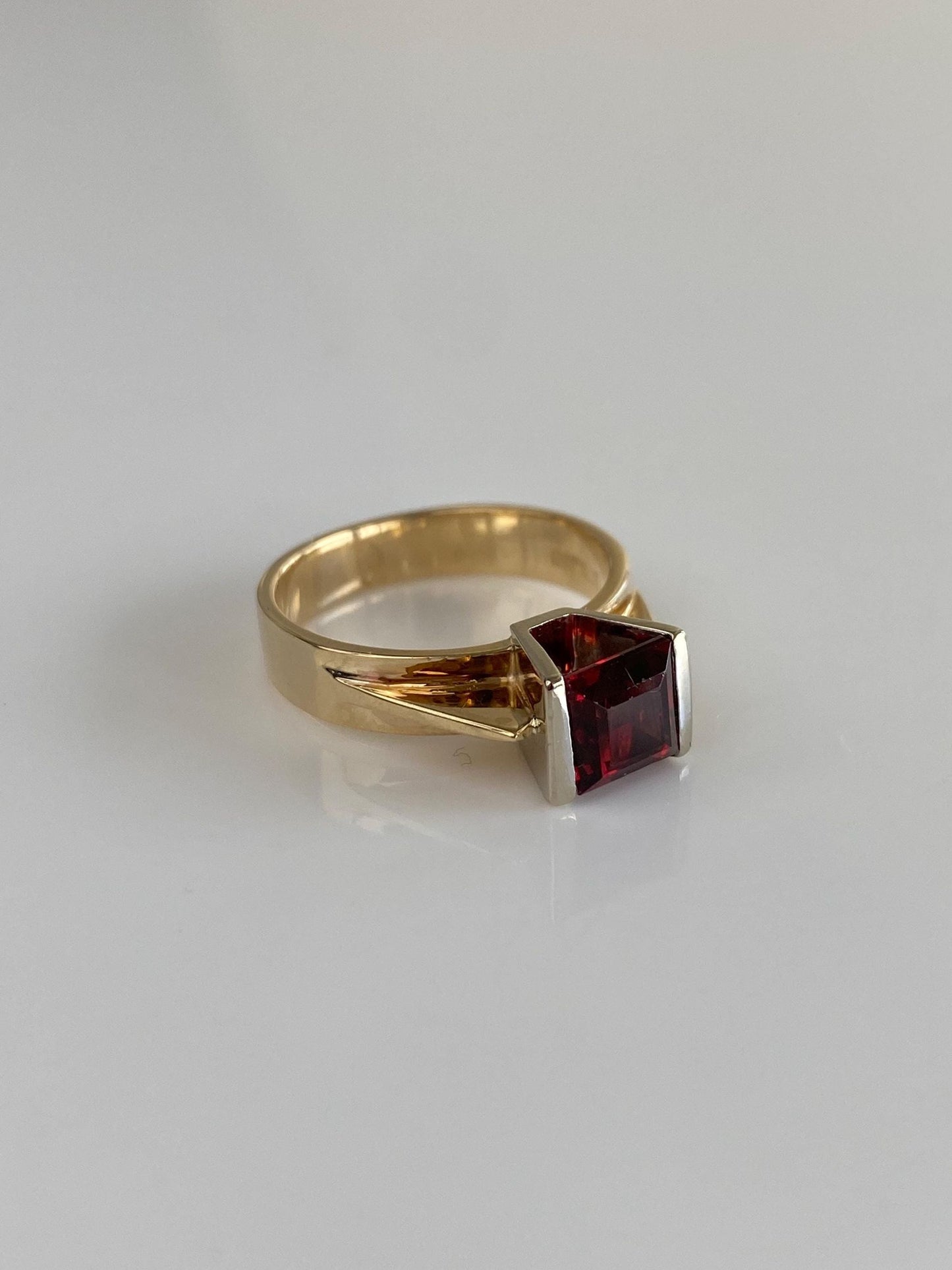 Vintage Solid 10k White & Yellow Gold Garnet Ring - Size 6