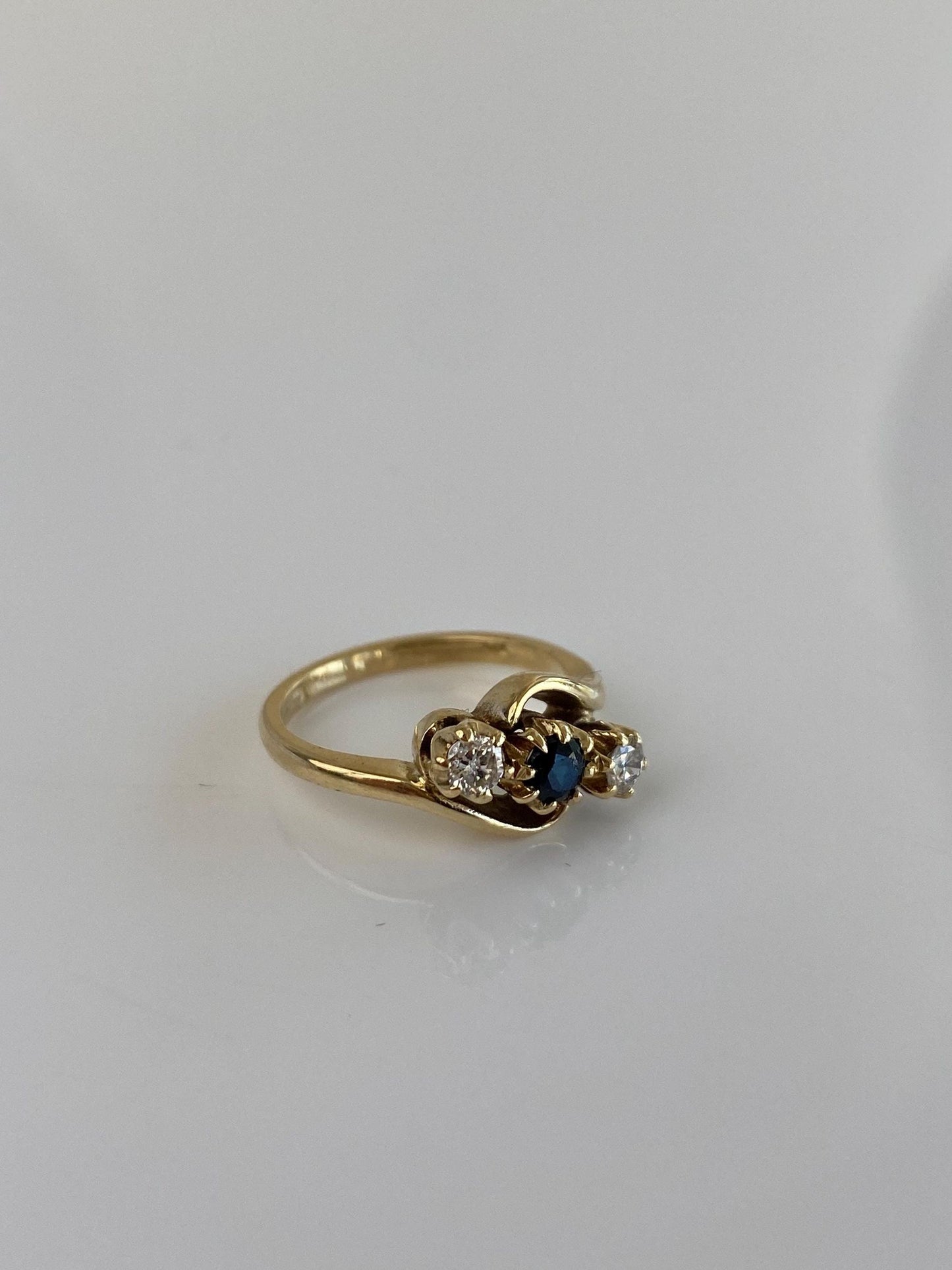 Vintage Solid 14k Yellow Gold Diamond Blue Sapphire Twist Ring - Size 2.75