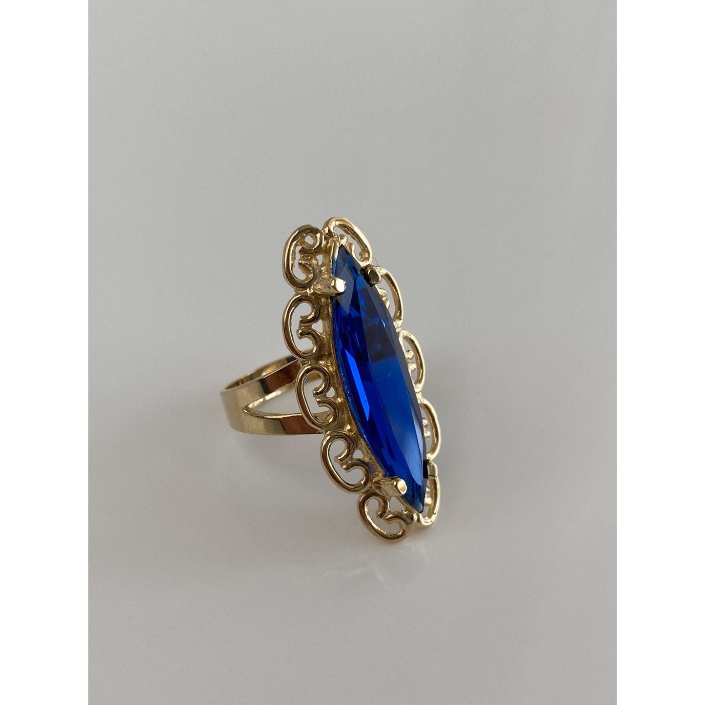 Vintage Solid 10k Yellow Gold Marquis Blue Spinel Ring - Size 7.75