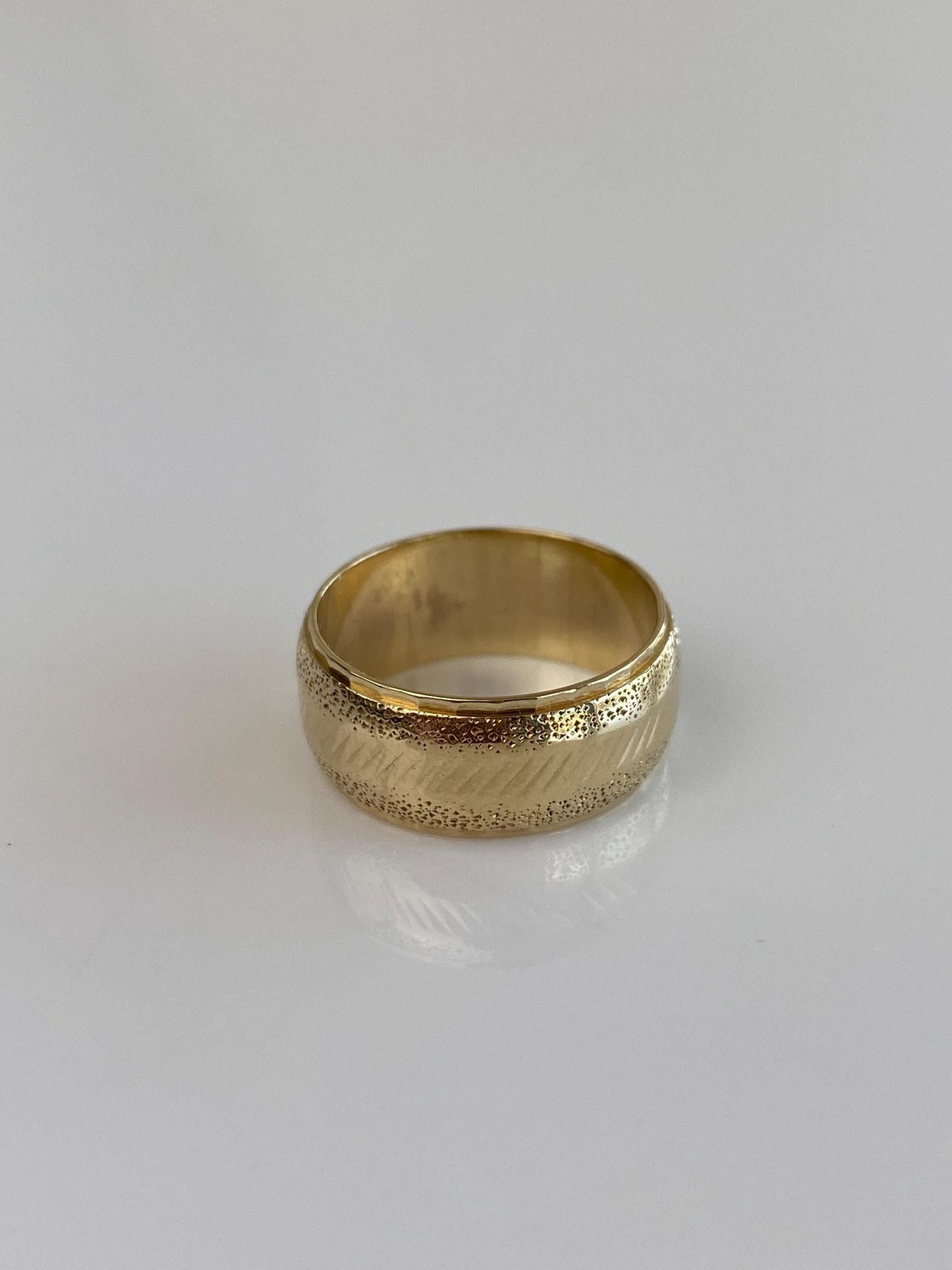 Vintage Solid 14k Yellow Gold Diamond Cut Faceted Ring Band - Size 6.25