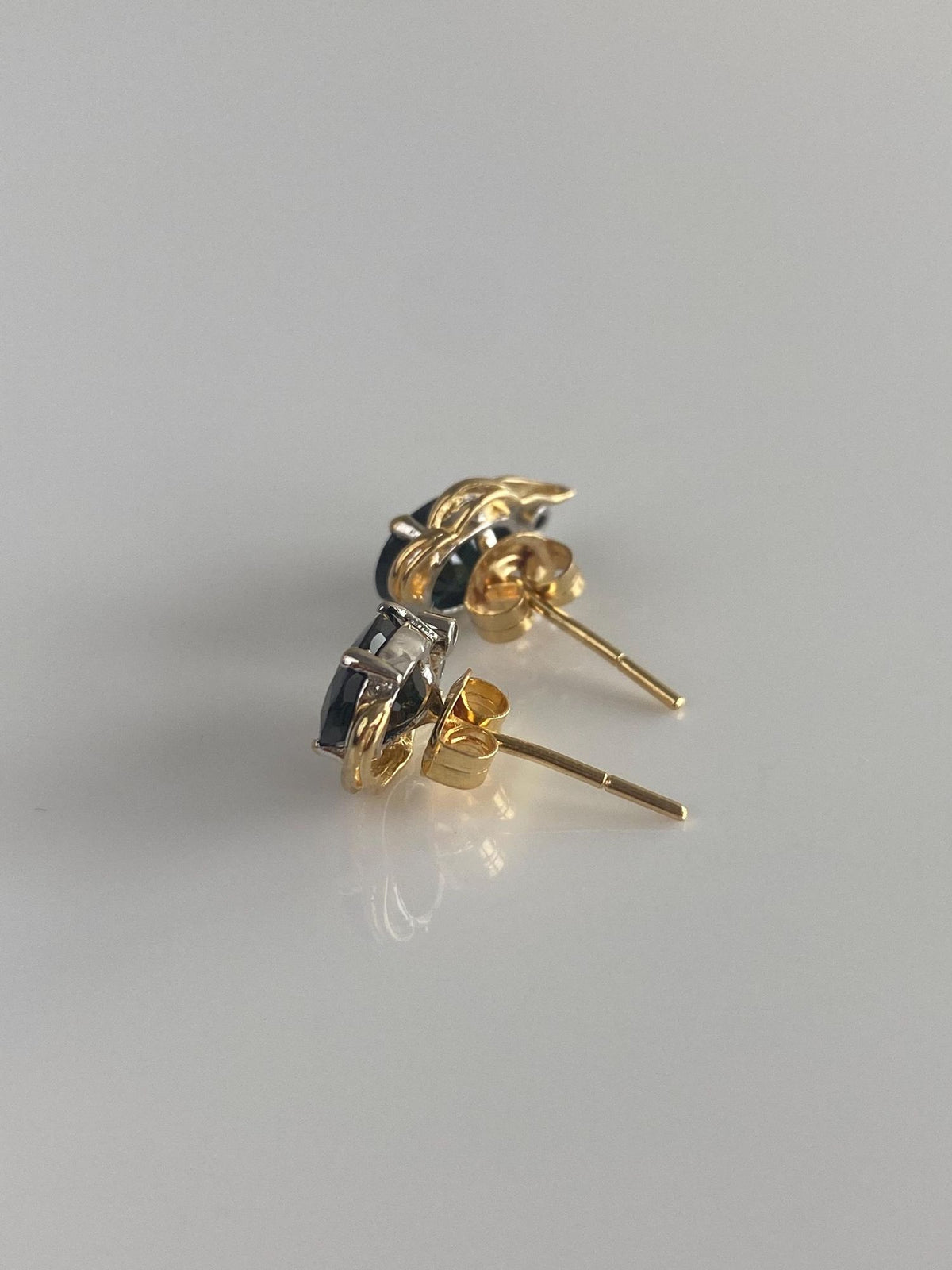 Vintage Solid 18k White & Yellow Gold Diamond Blue Sapphire Stud Earrings