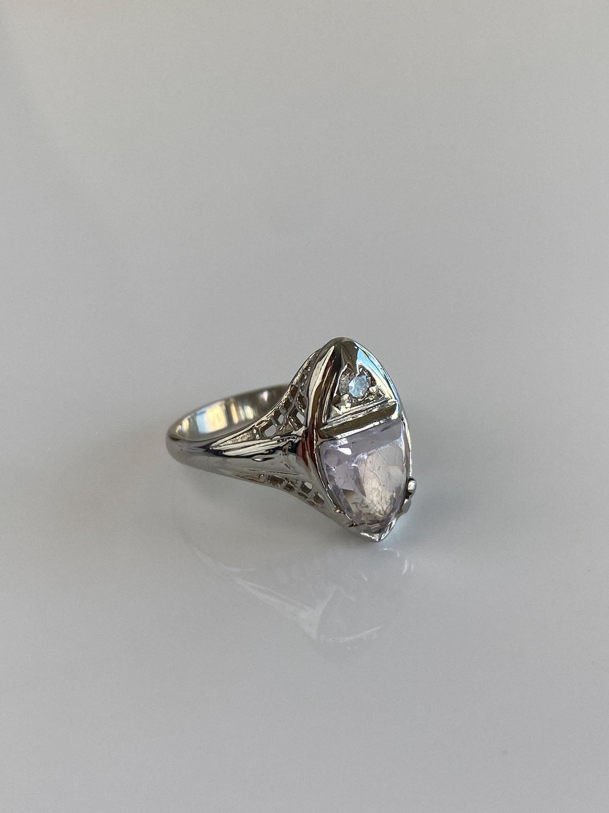 Vintage Solid 18k White Gold Diamond Light Purple Pink Spinel Art Deco Ring - Size 5.5