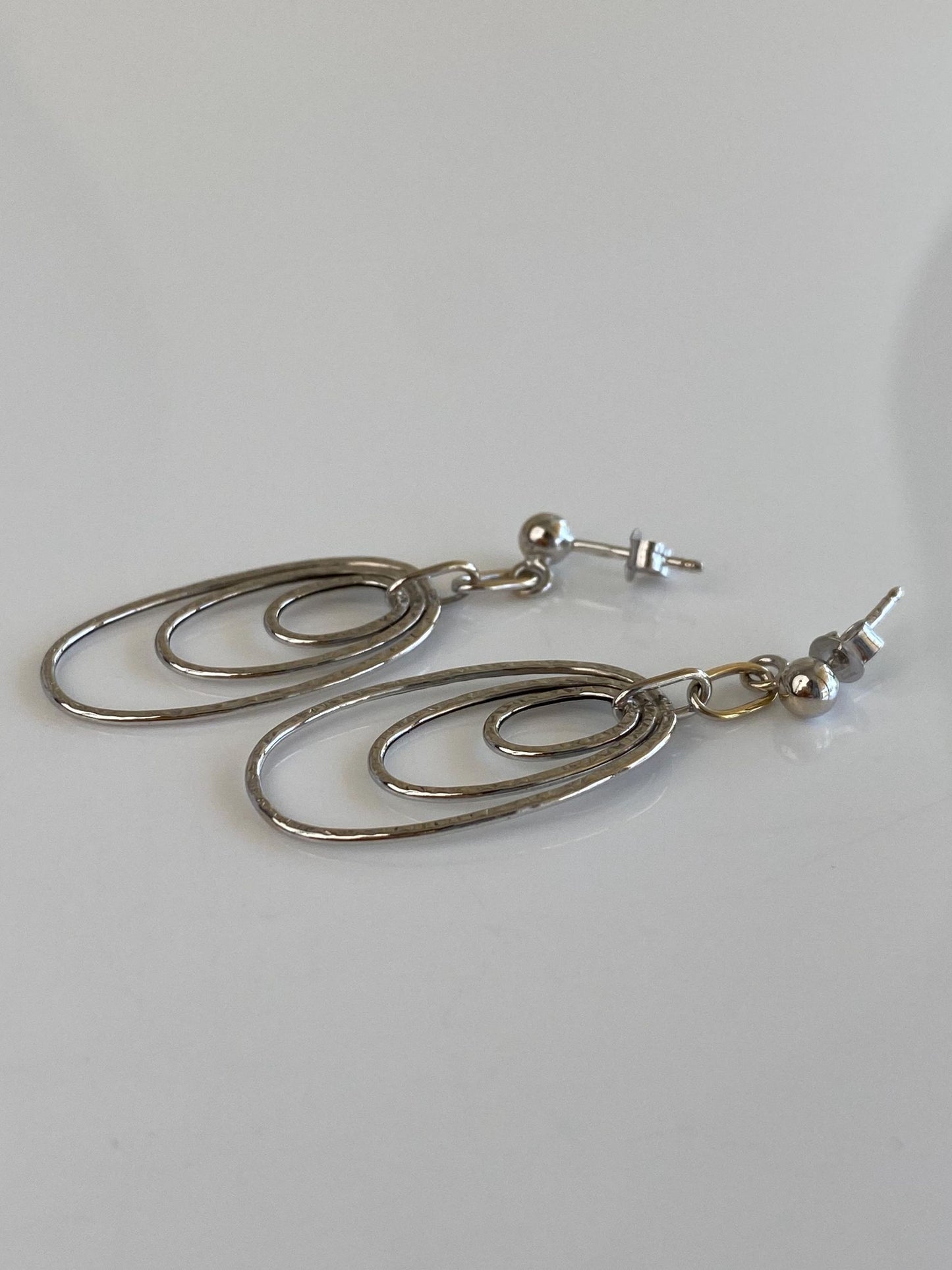 Vintage 14k White Gold Textured Ovals Dangle Stud Earrings