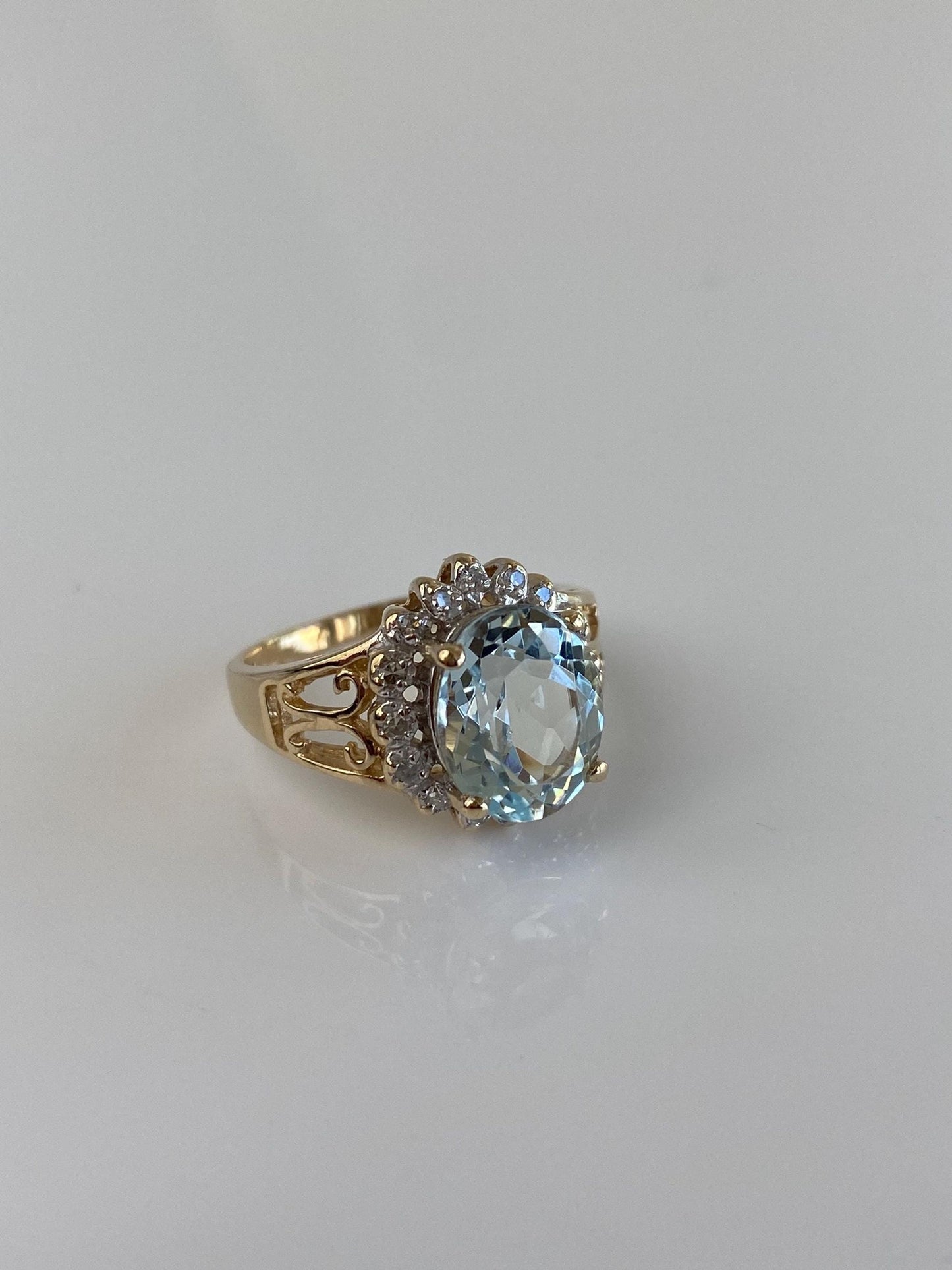 Vintage Solid 10k Diamond Halo Aquamarine Ring - Size 5.25