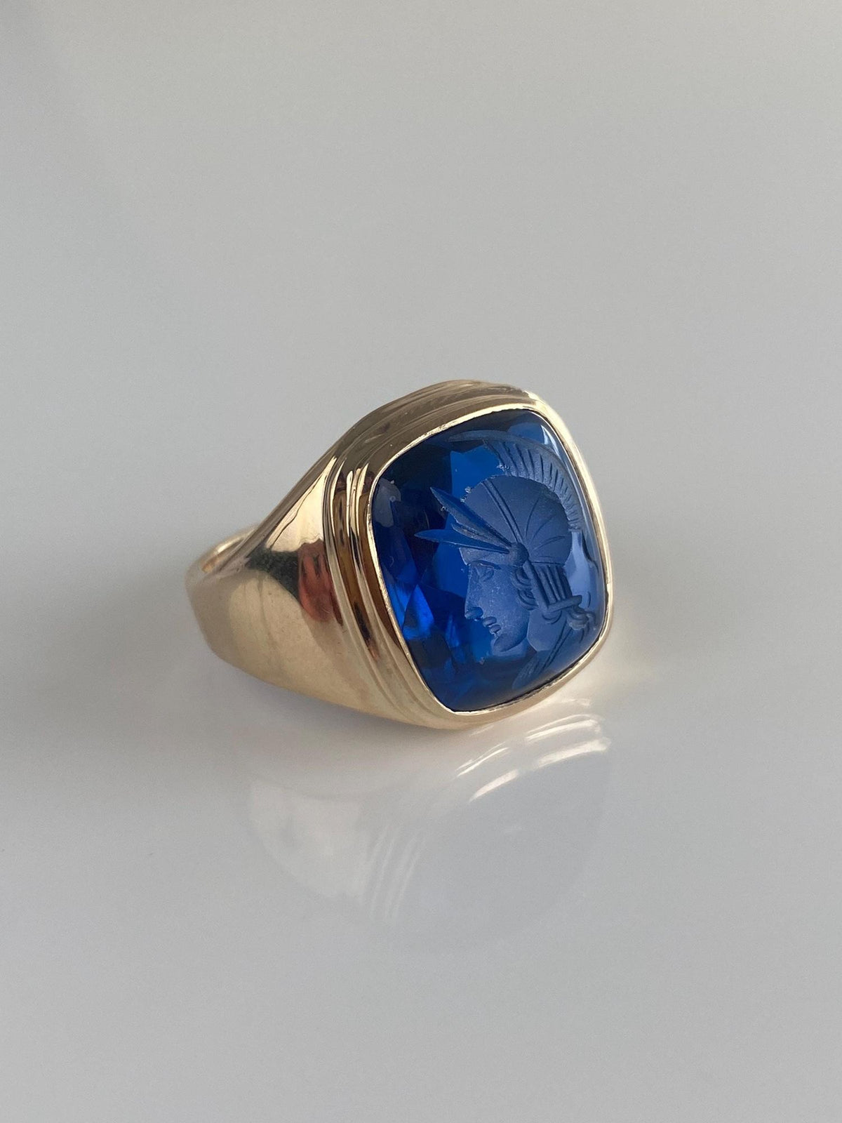 Vintage Solid 10k Yellow Gold Blue Spinel Intaglio Cameo Signet Ring - Size 10.25