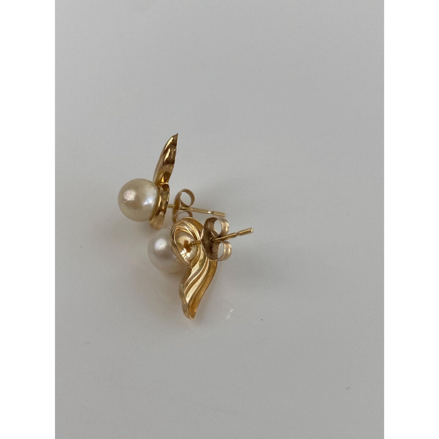Vintage 14k Yellow Gold Pearl Stud Earrings