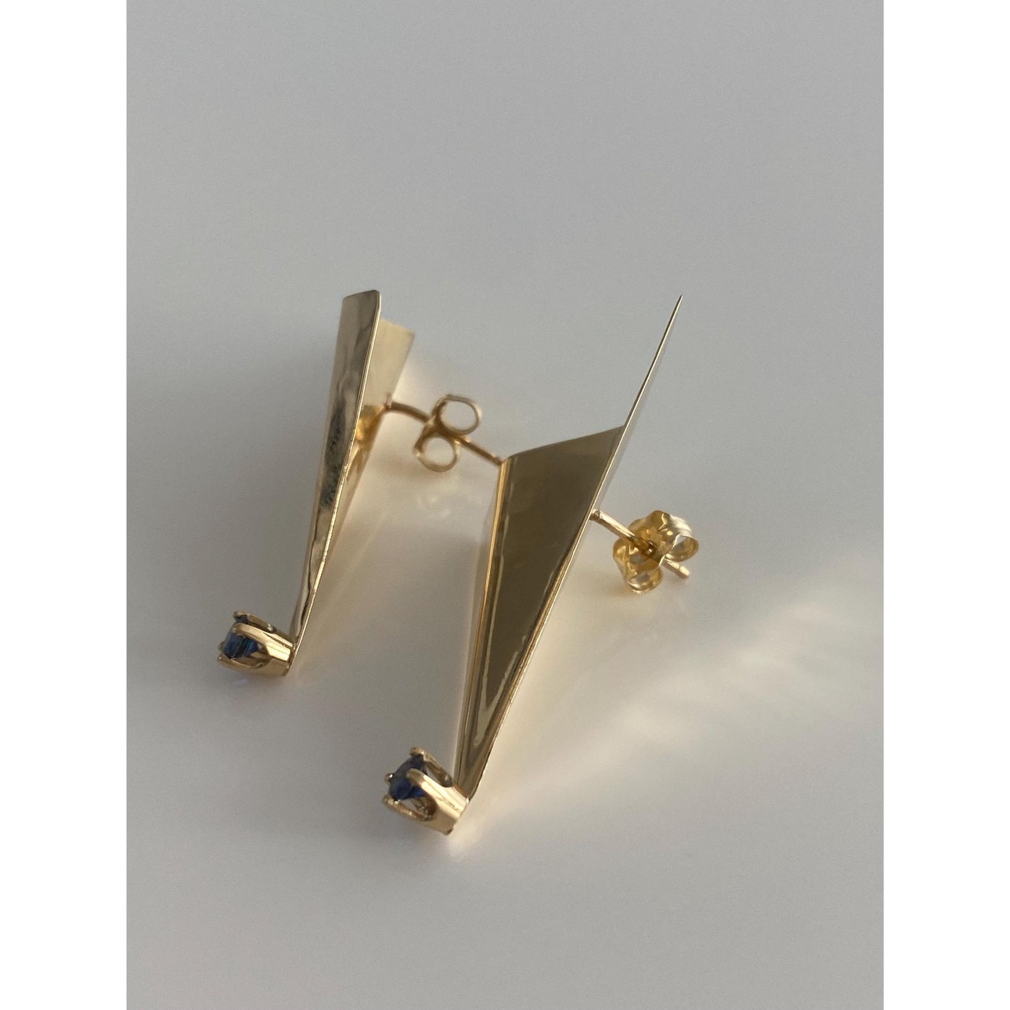 Vintage Solid 14k Yellow Gold Sapphire Folded Fan Stud Earrings