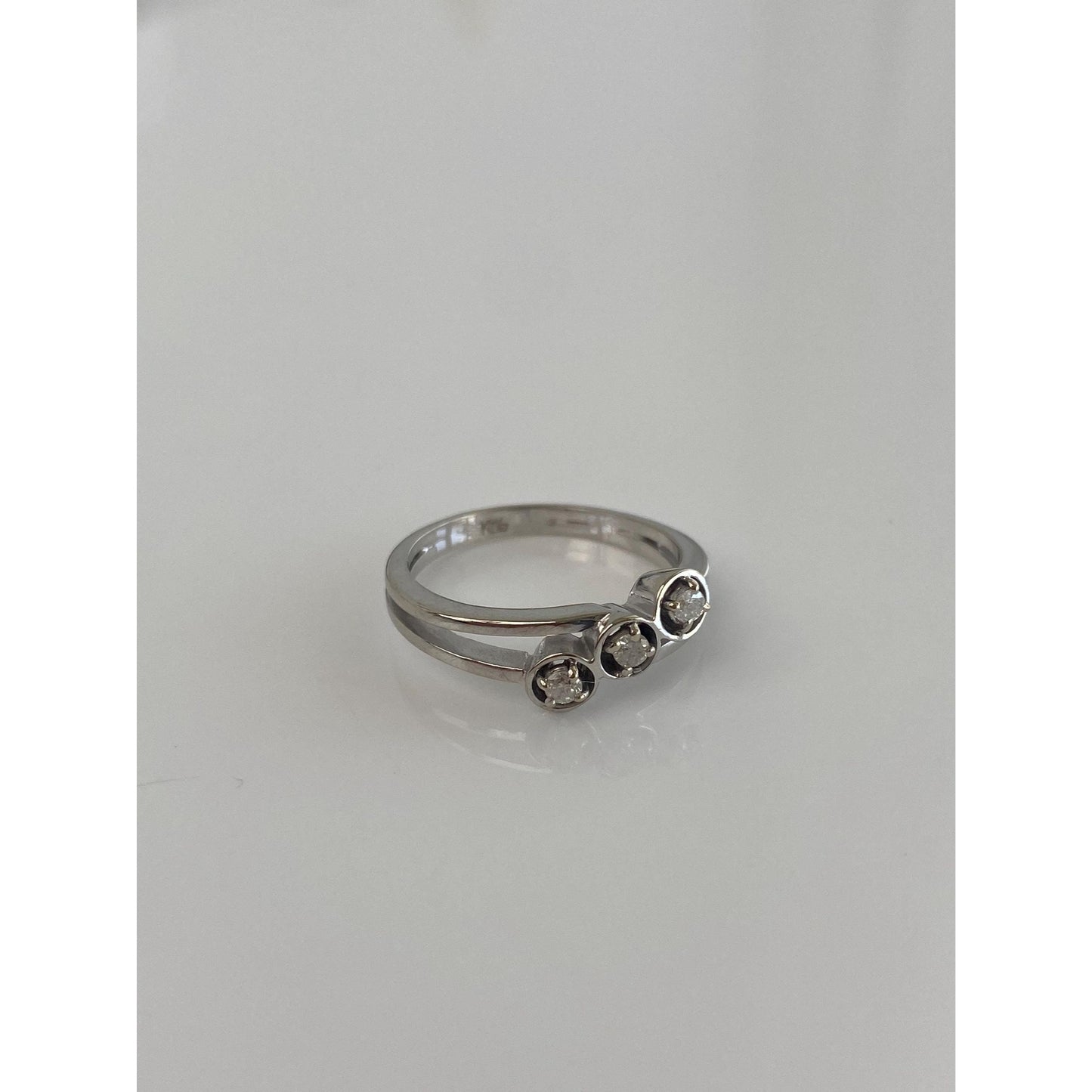 Vintage Solid 18k White Gold Diamond Ring Band - Size 5.25