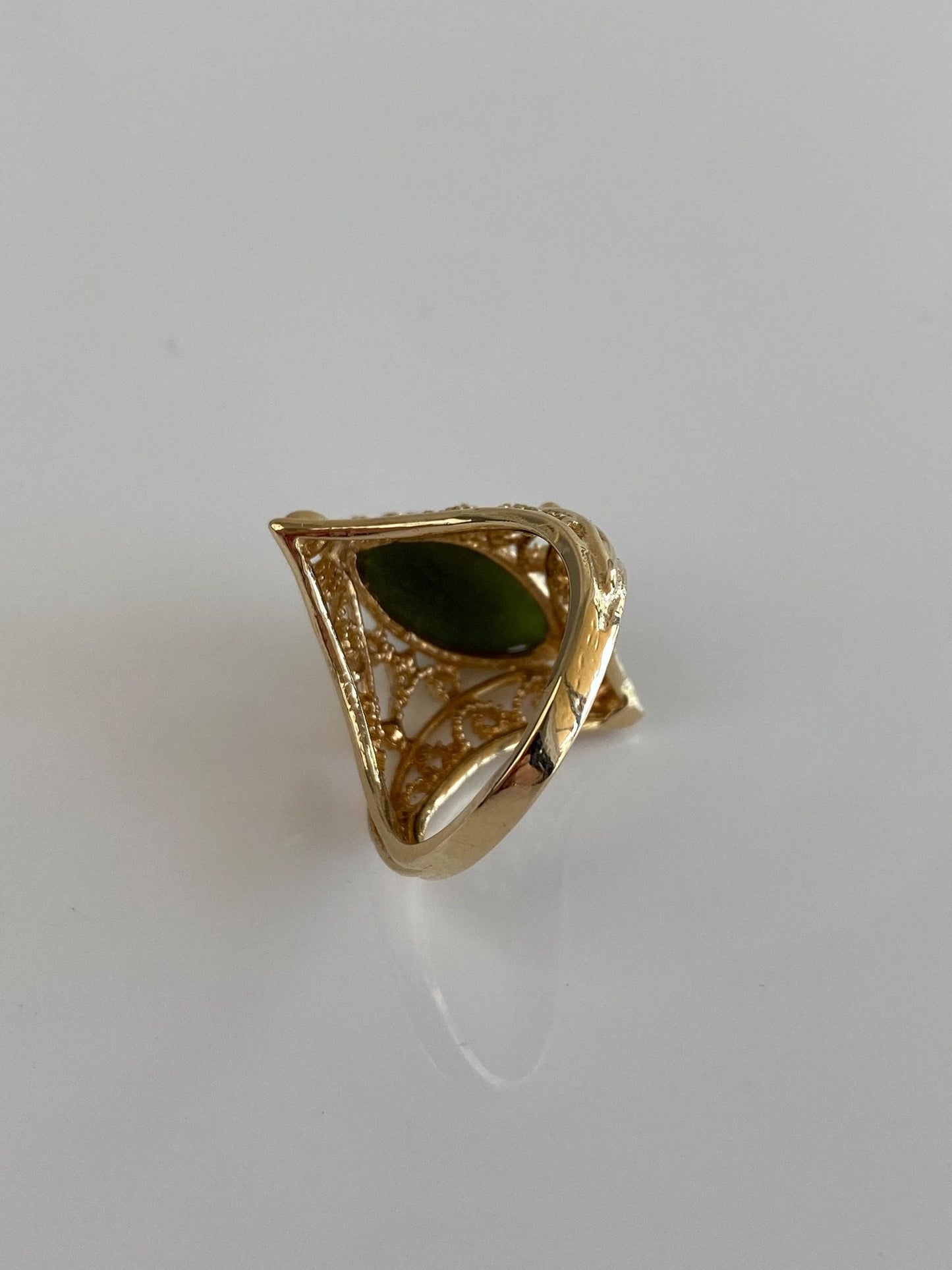 Solid 12k Yellow Gold Nephrite Filigree Ring - Size 7