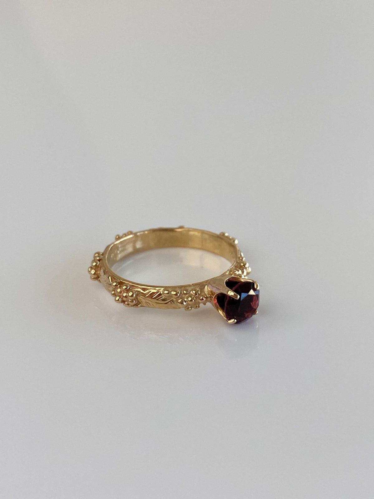 Vintage Solid 14k Yellow Gold Amethyst Granuales Ring - Size 6.5