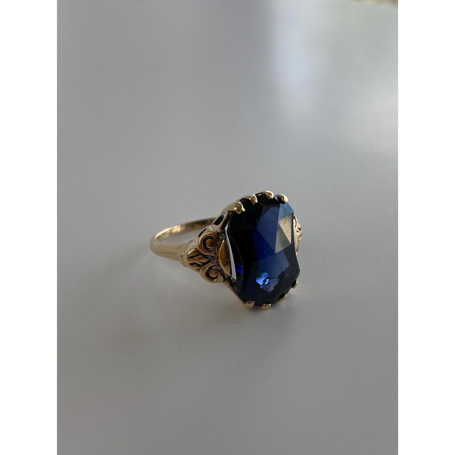 Vintage Solid 9k Yellow Gold Rose Cut Blue Sapphire Ring - Size 5-5.25